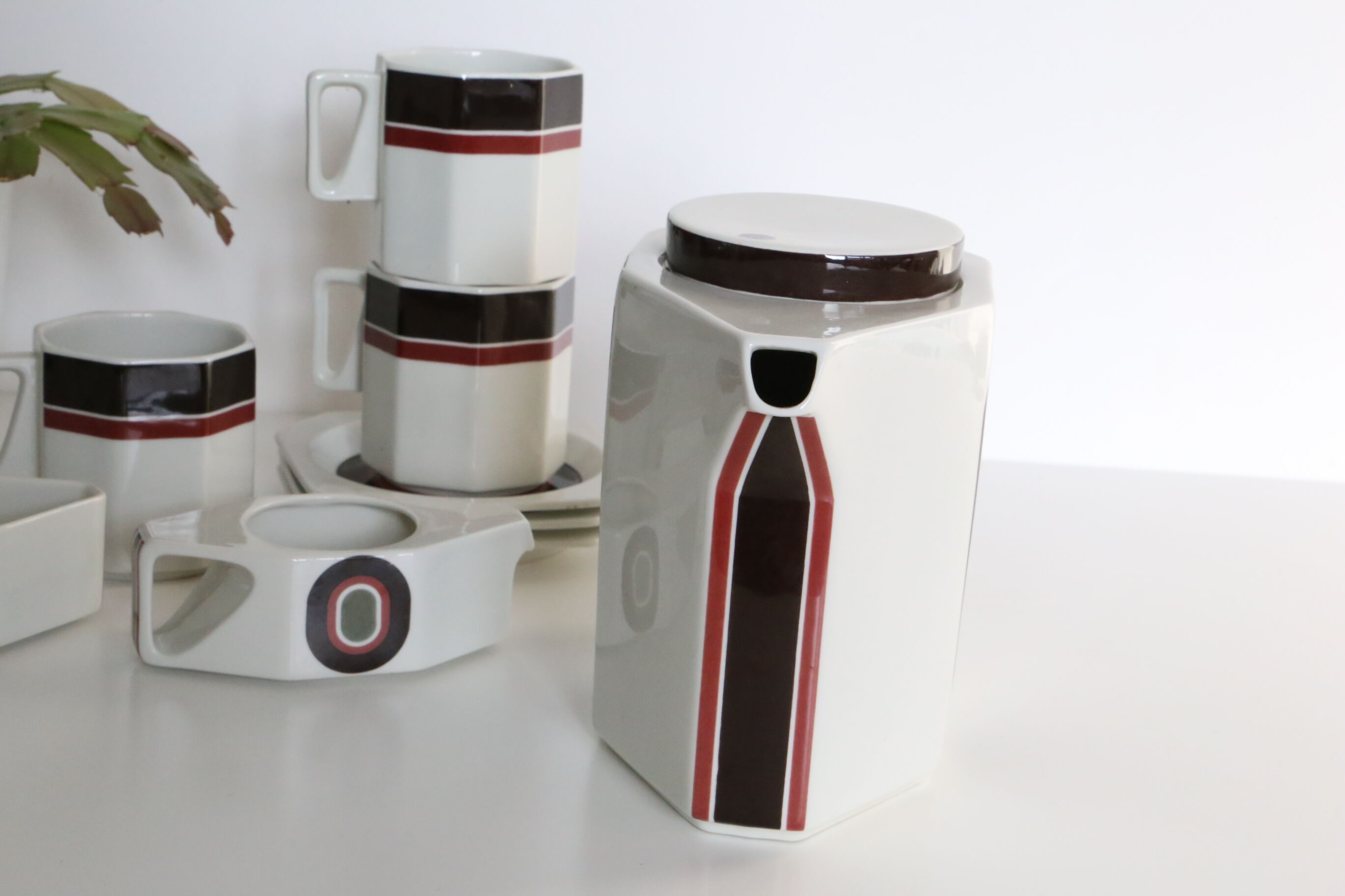 Coffee service from the Villeroy and Boch avant-garde range