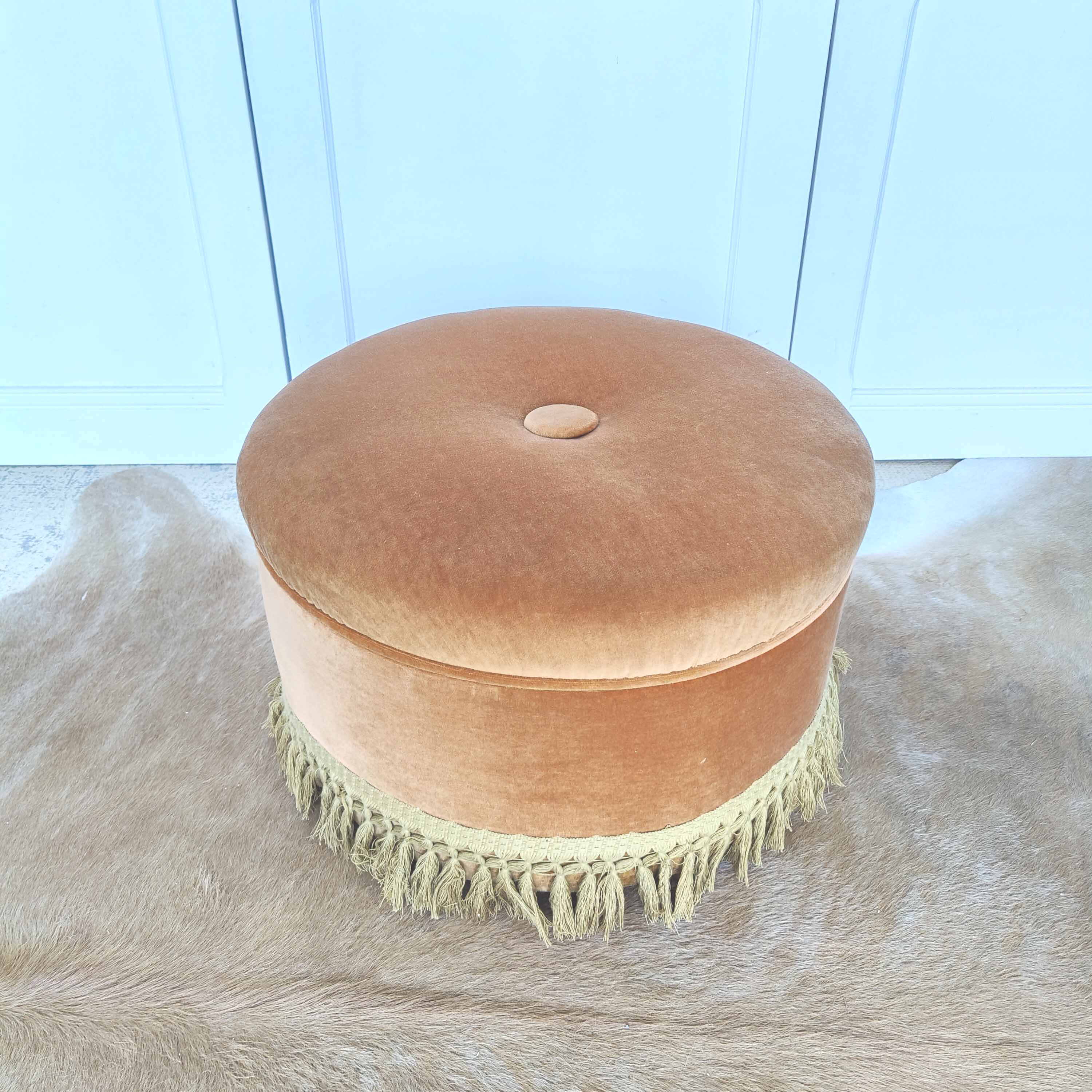 Vintage velvet pouf with fringes