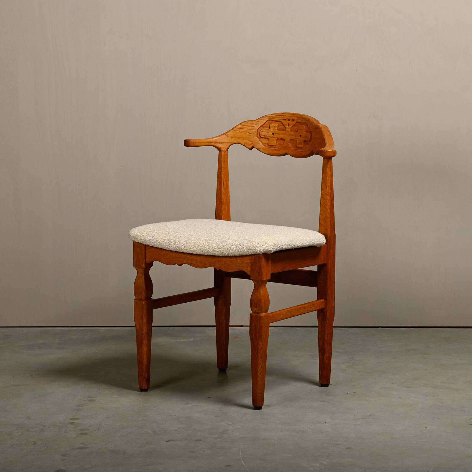 Henning Kjærnulf dining chairs set in Oak and Off White Bouclé, Denmark, 1960s