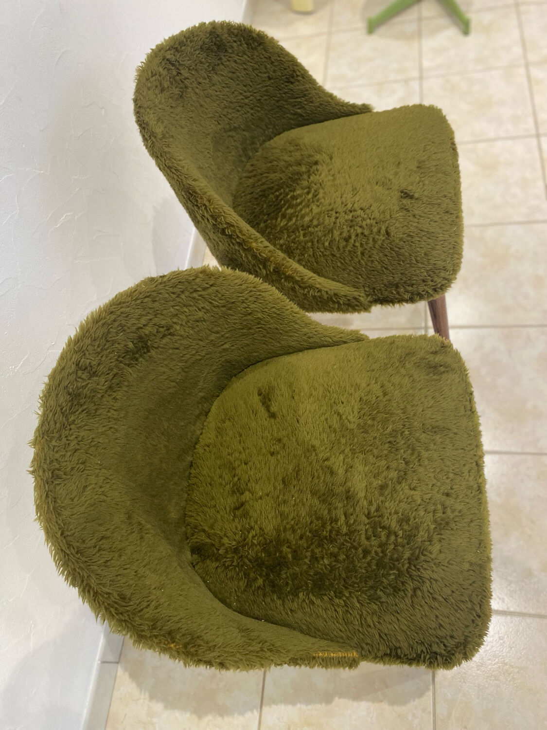 Vintage chairs - Retro chic design - Moss green fur