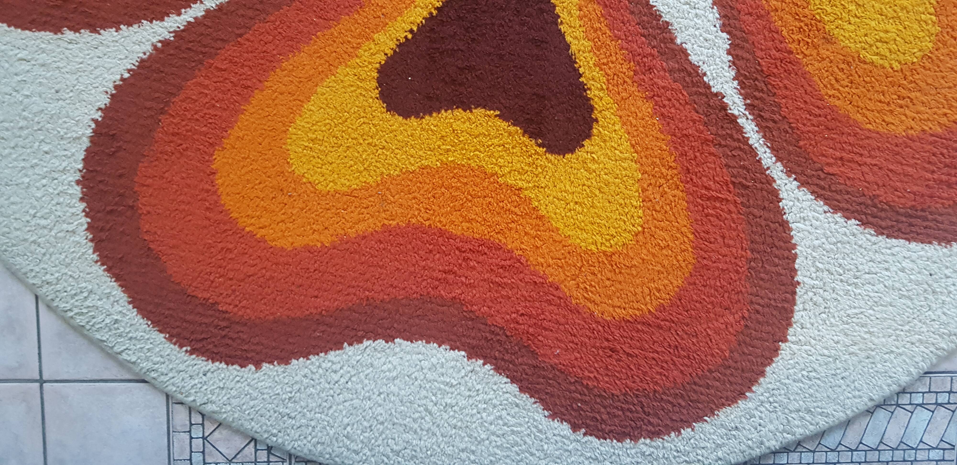 70s rug, Flower, in wool