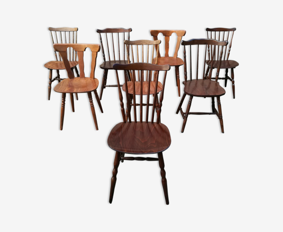 Chaises de bistrot dépareillées