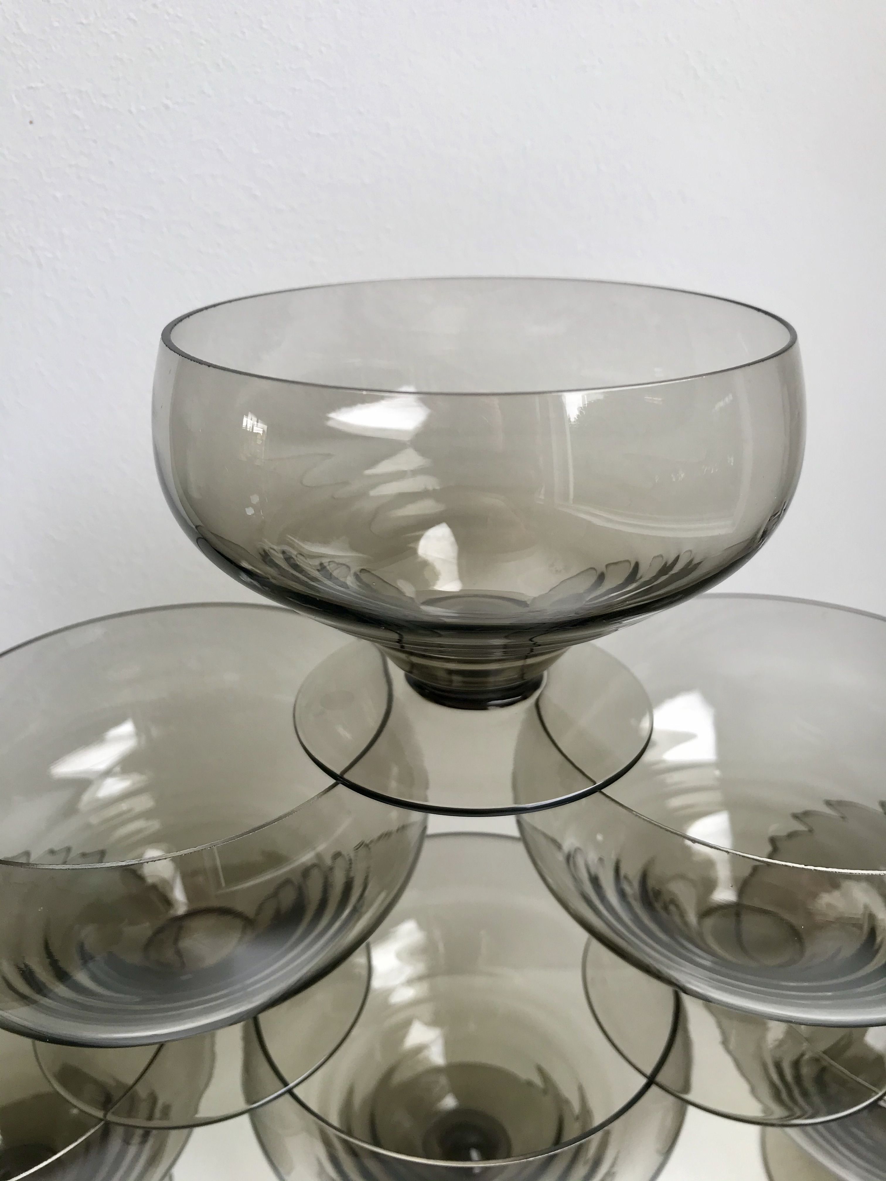 Set of 6 art deco design champagne glasses in smoked glass 30s-40s