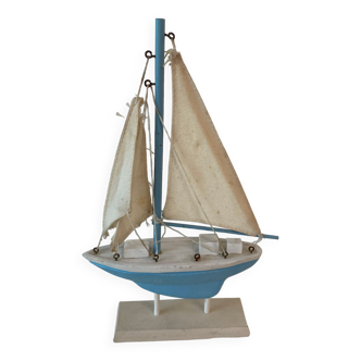 Bateau bleu et blanc