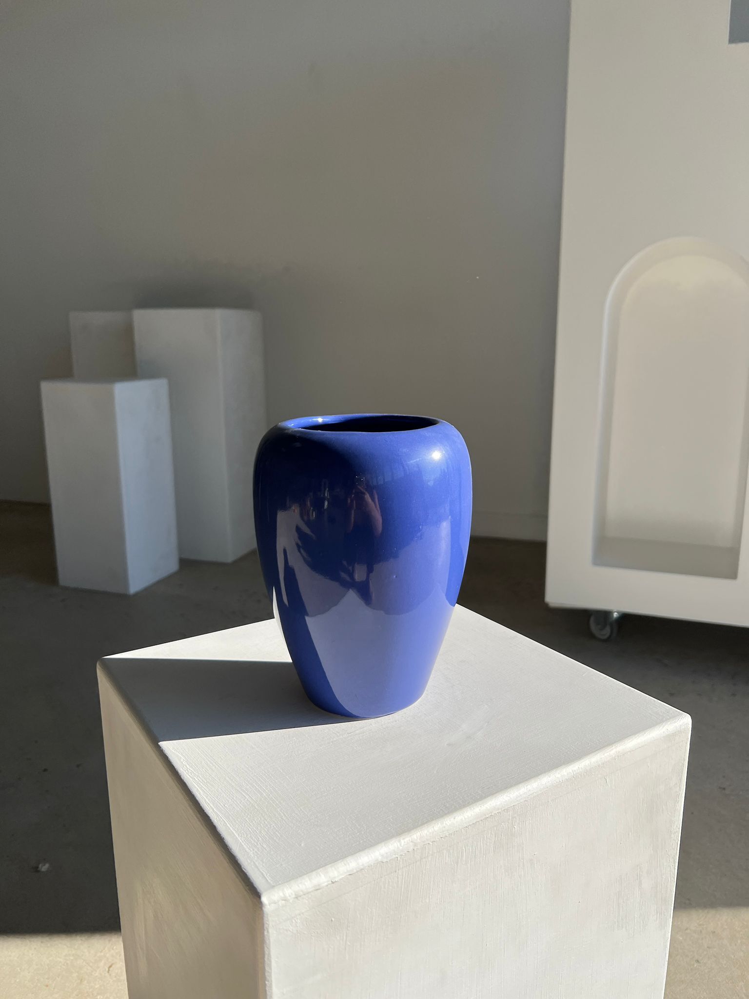 Modern vase oblong dark blue / dark purple H:19cm