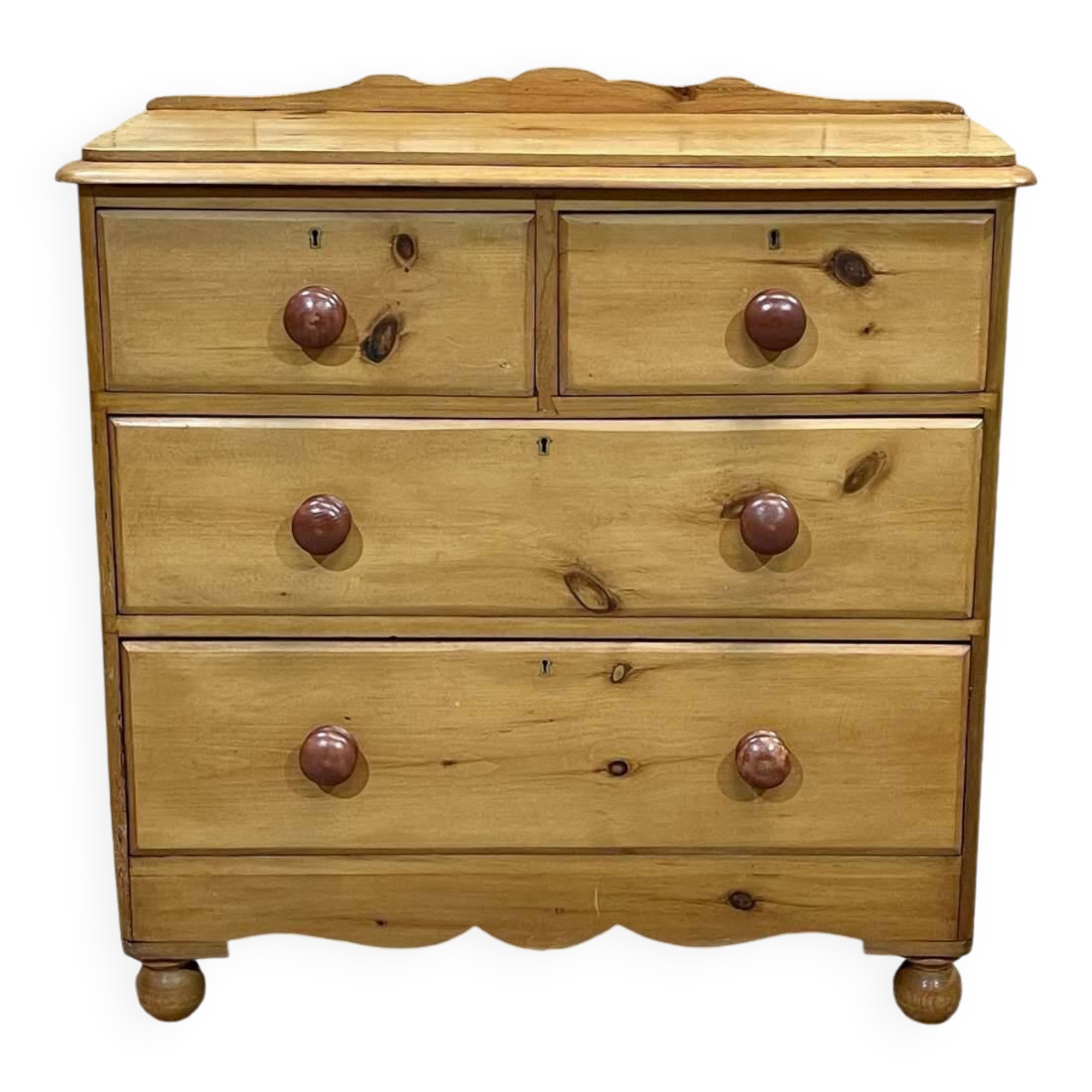 English chest of drawers in pine from the end of the 19th century, 4 drawers