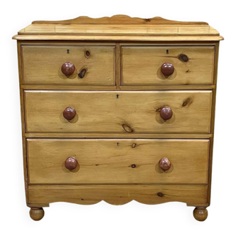 English chest of drawers in pine from the end of the 19th century, 4 drawers