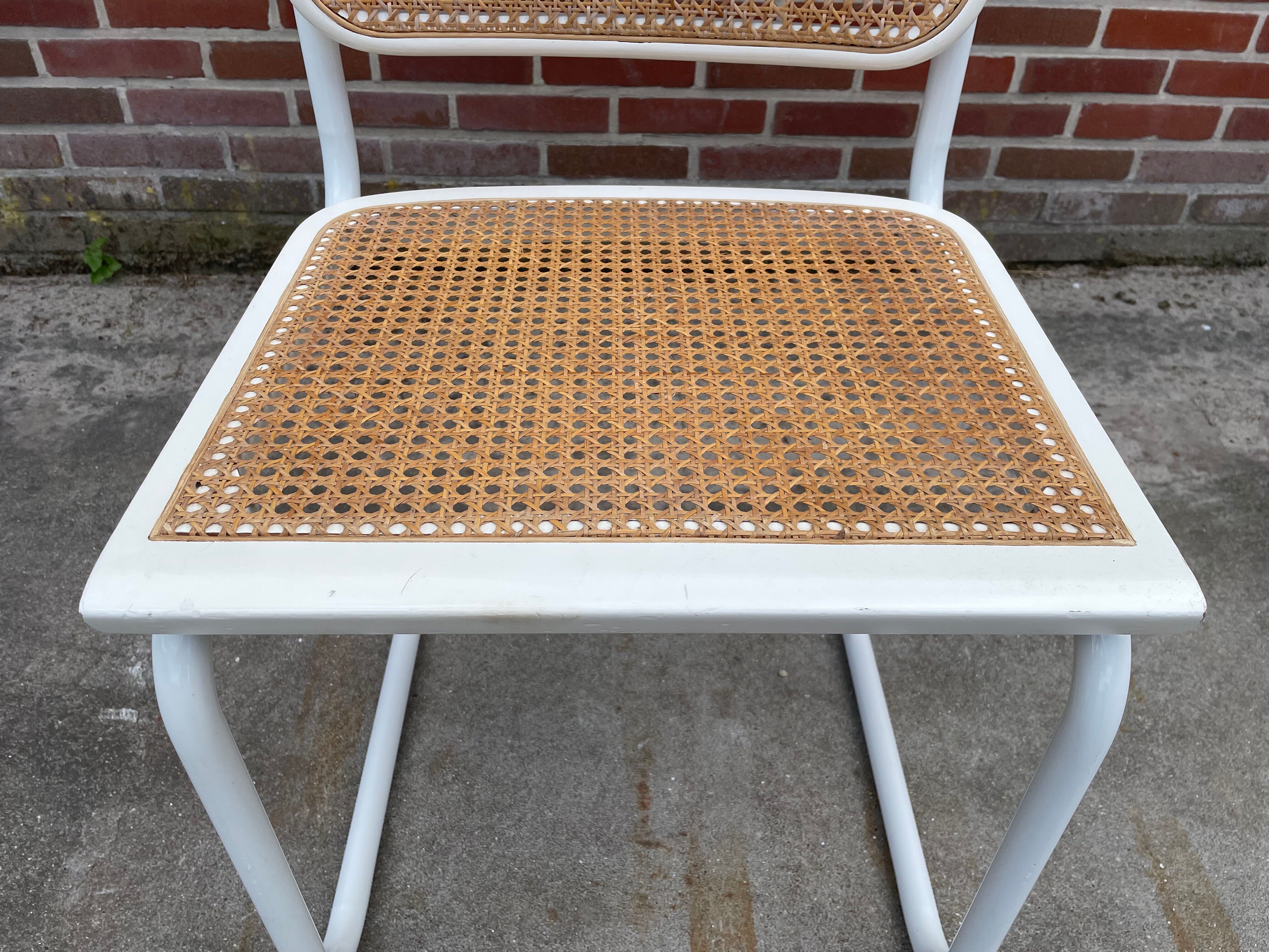 Set of 4 Cesca b32 model chairs in white