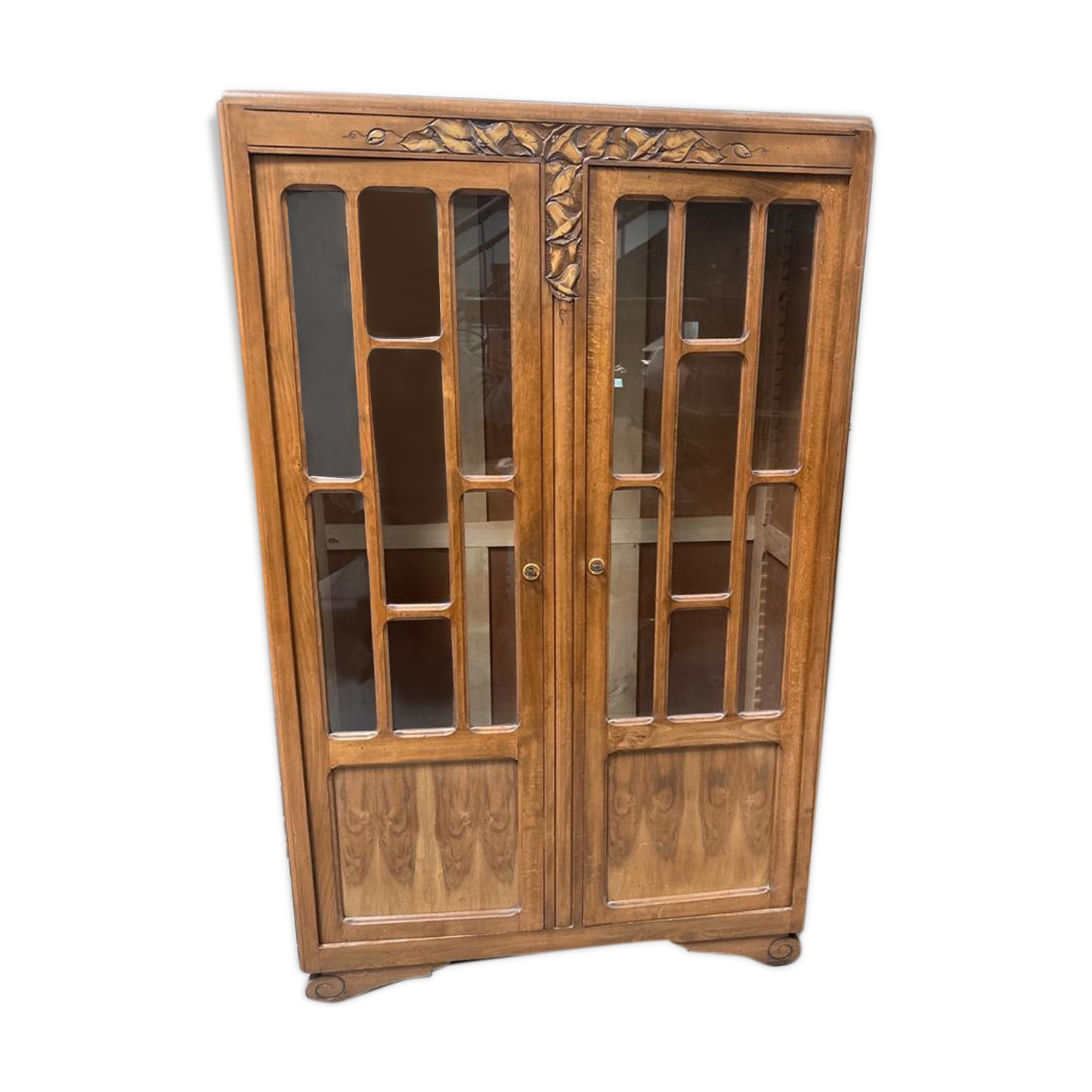 Armoire vitrée en bois