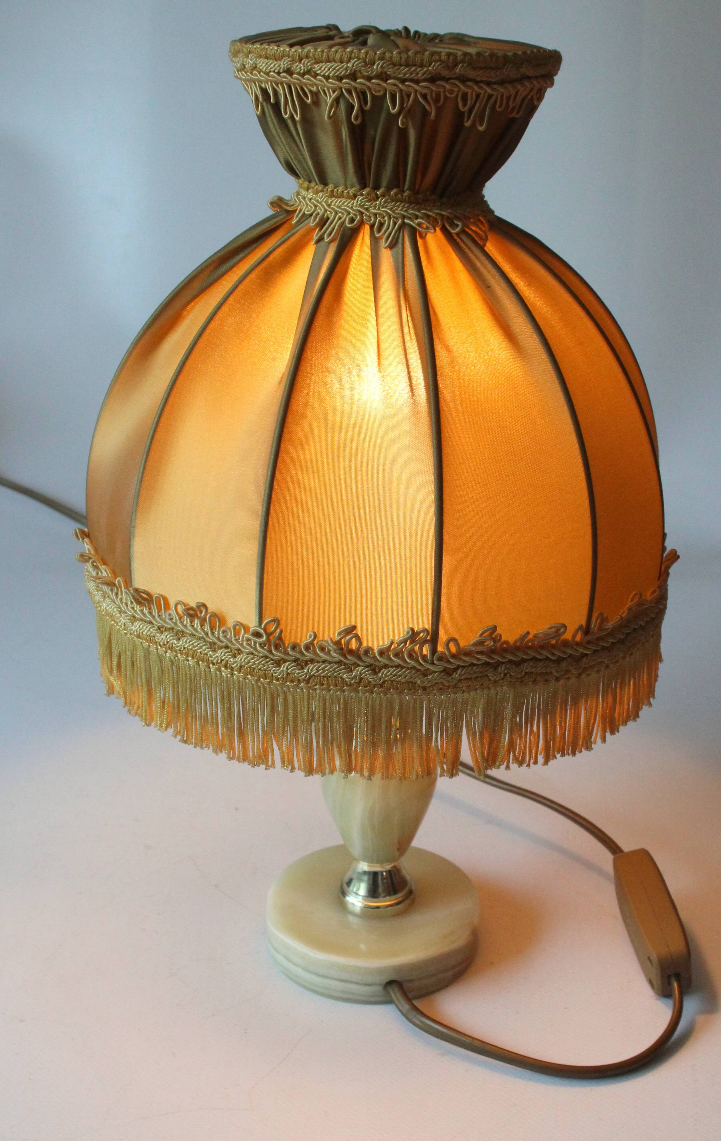 1970s onyx/brass footed table lamp