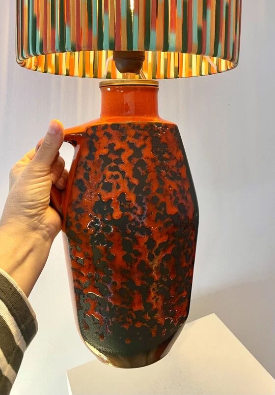 70s Fat Lava lamp with Pop Art shade