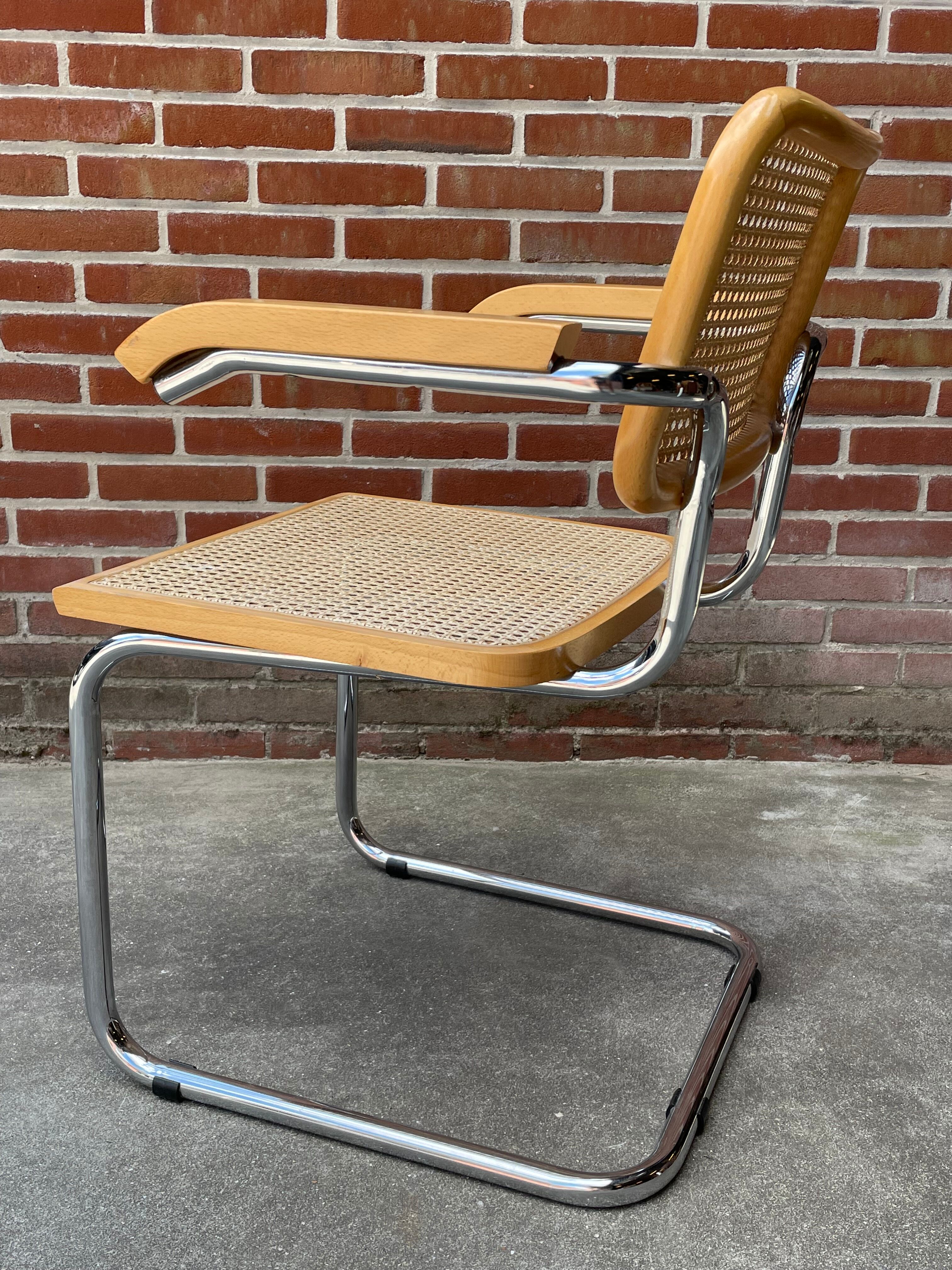 Cesca chair B64 with armrests by Marcel Breuer Design