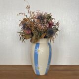 Flowered vase daisies