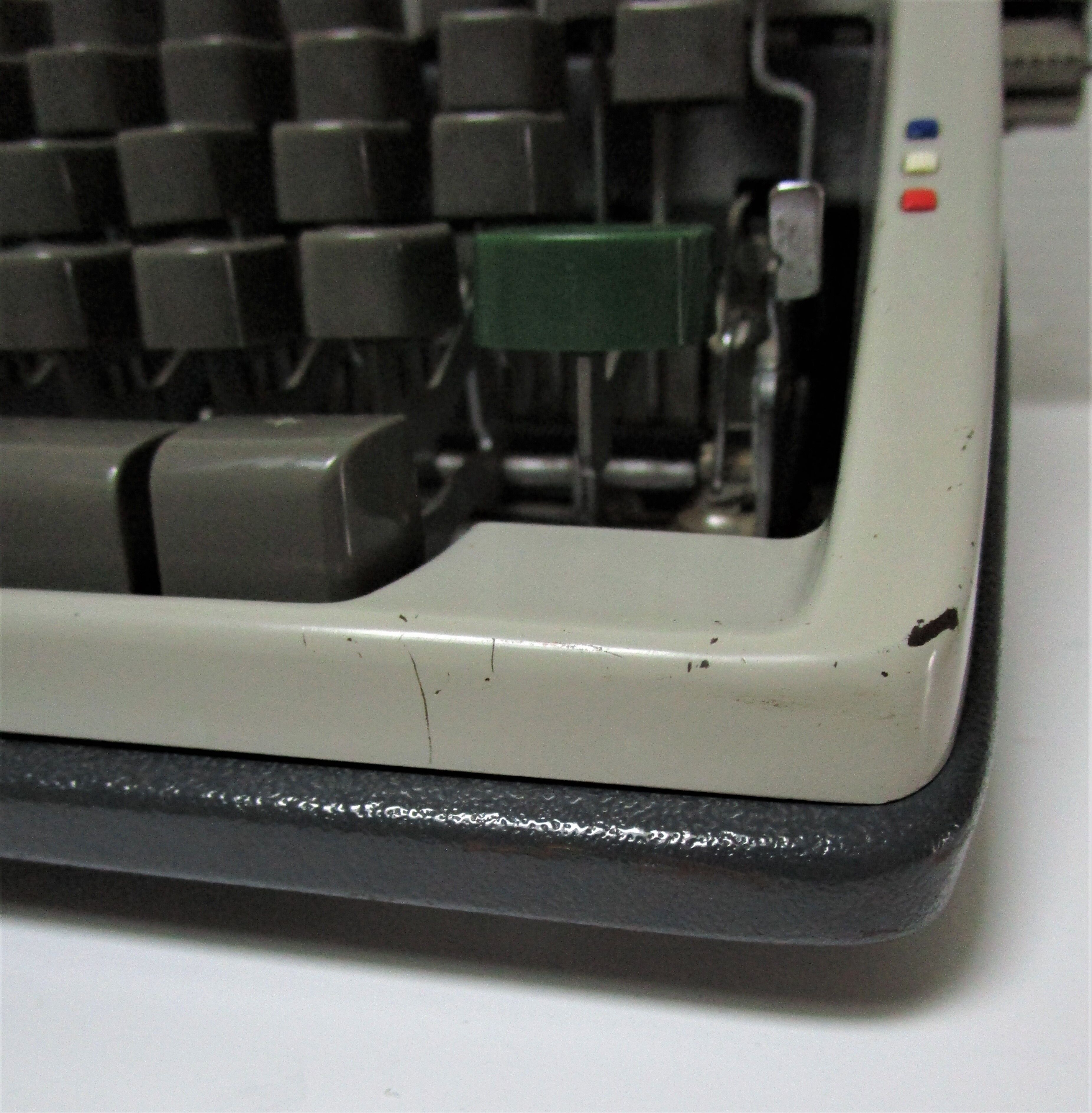 typewriter Olympia metal large cart A3 years 60