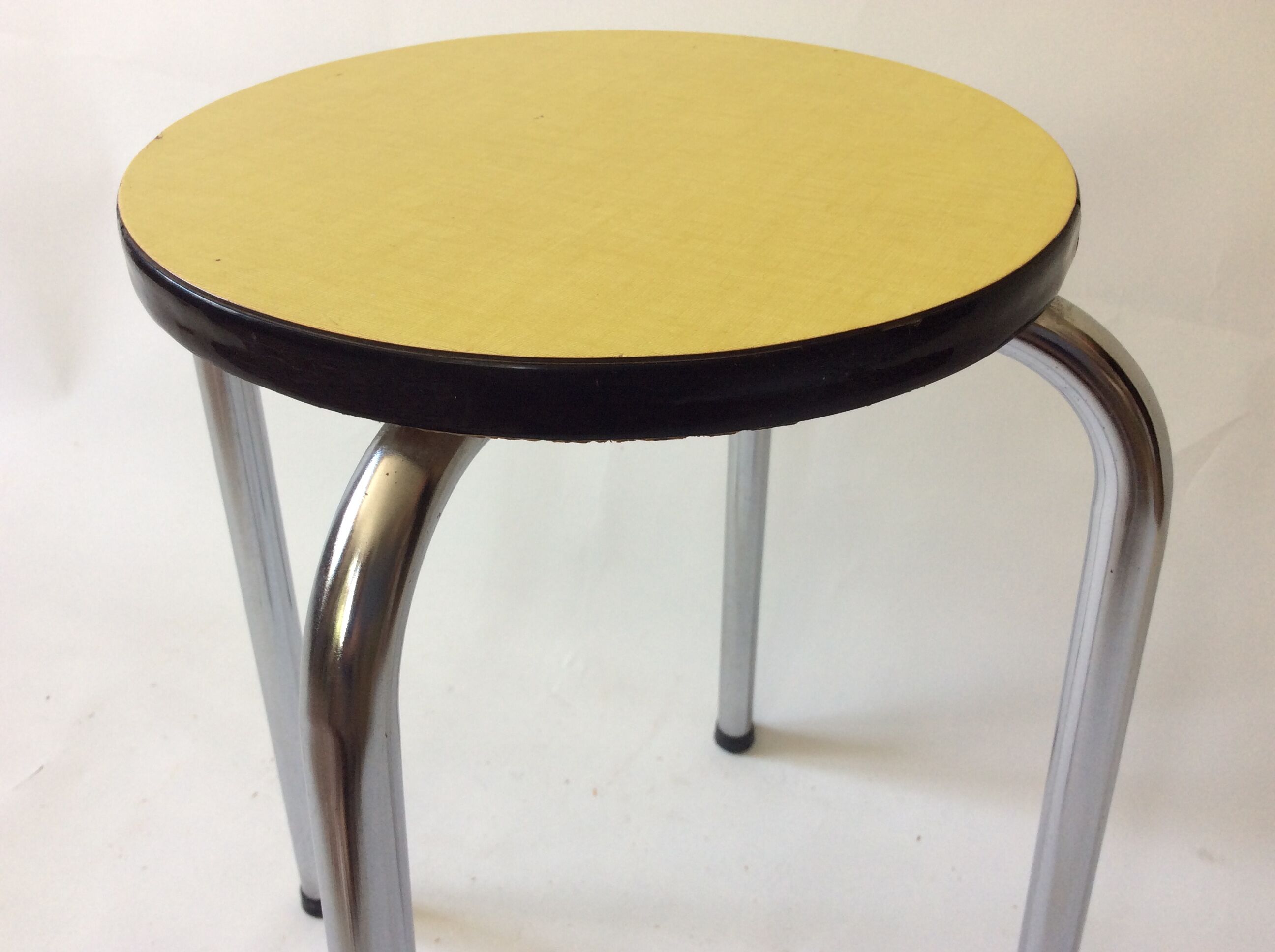 Tabouret rond en formica
