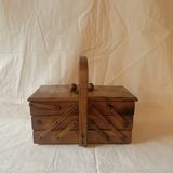 Petite travailleuse en bois vintage