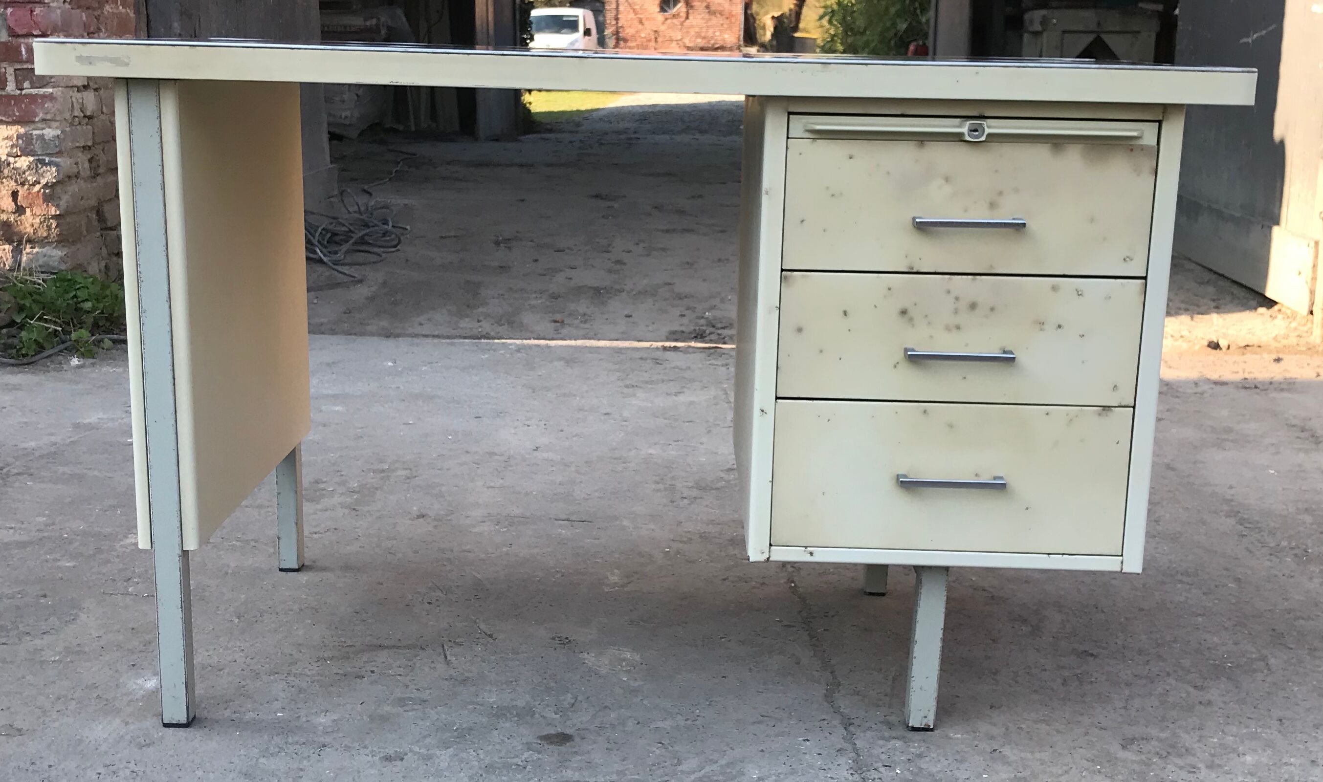 SRAFOR Industrial Office