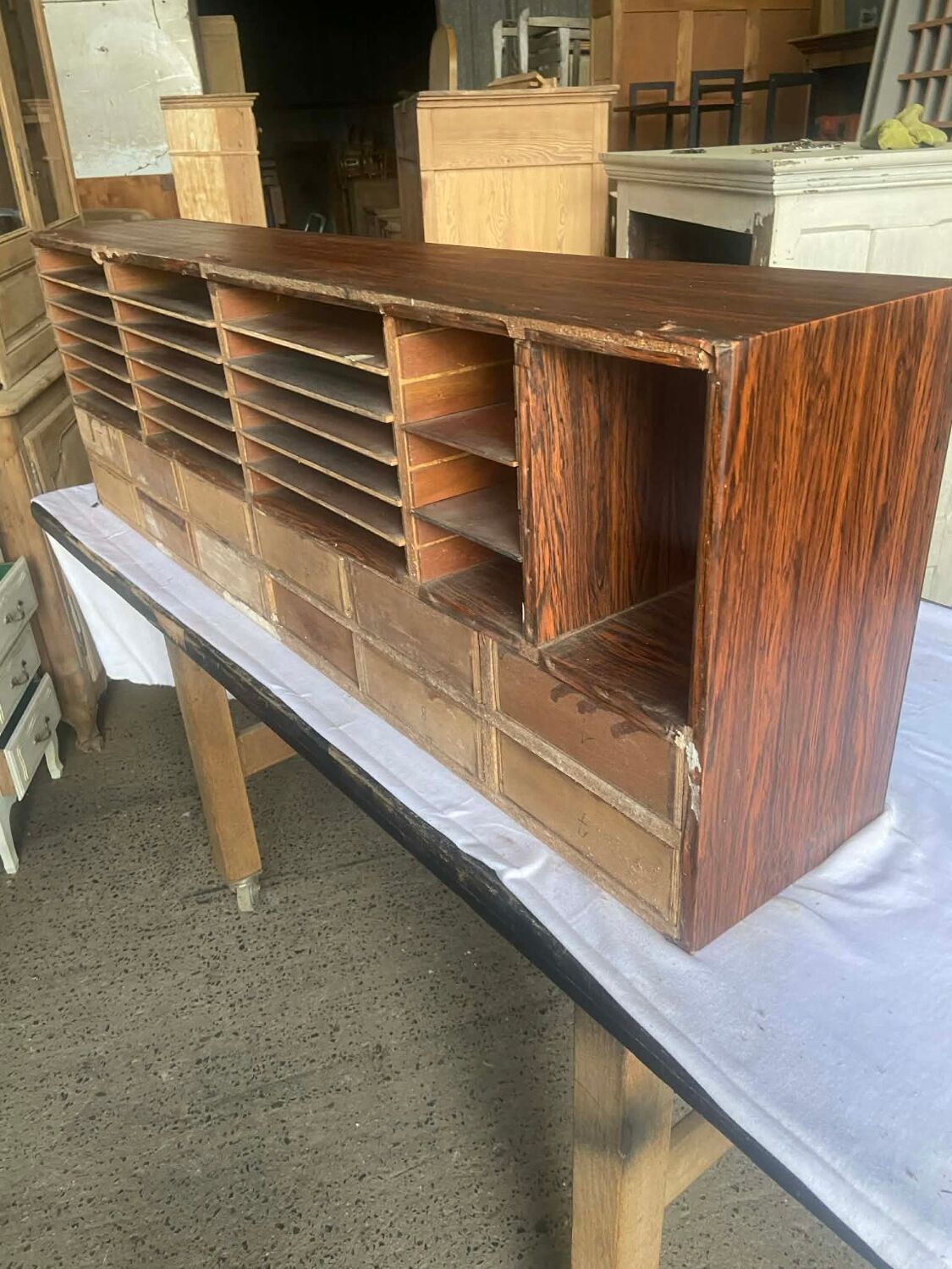 Workshop furniture with compartments and drawers