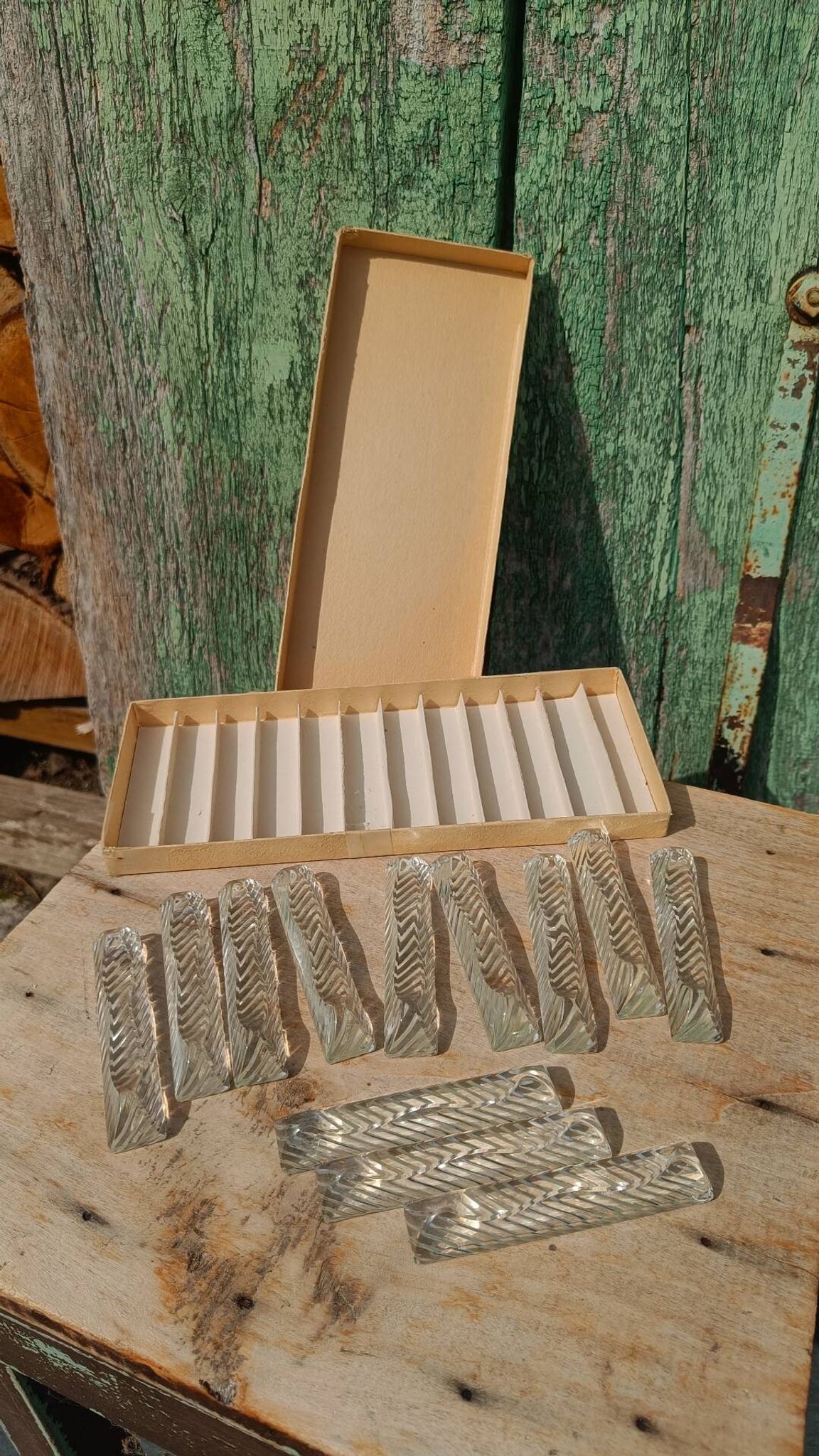 Set of 12 vintage double crystal knife rests with box