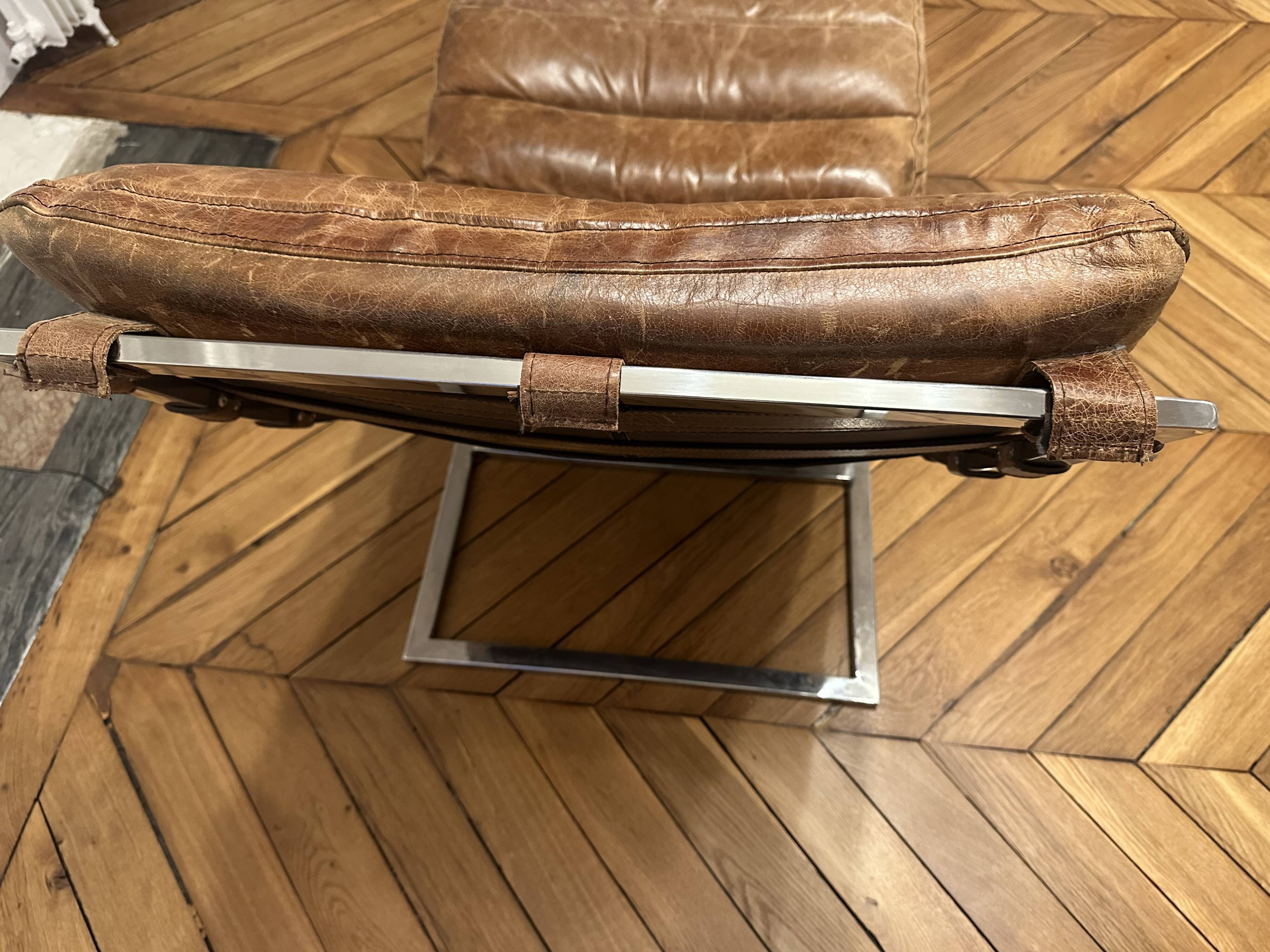 LC4 chaise longue style – patinated camel leather