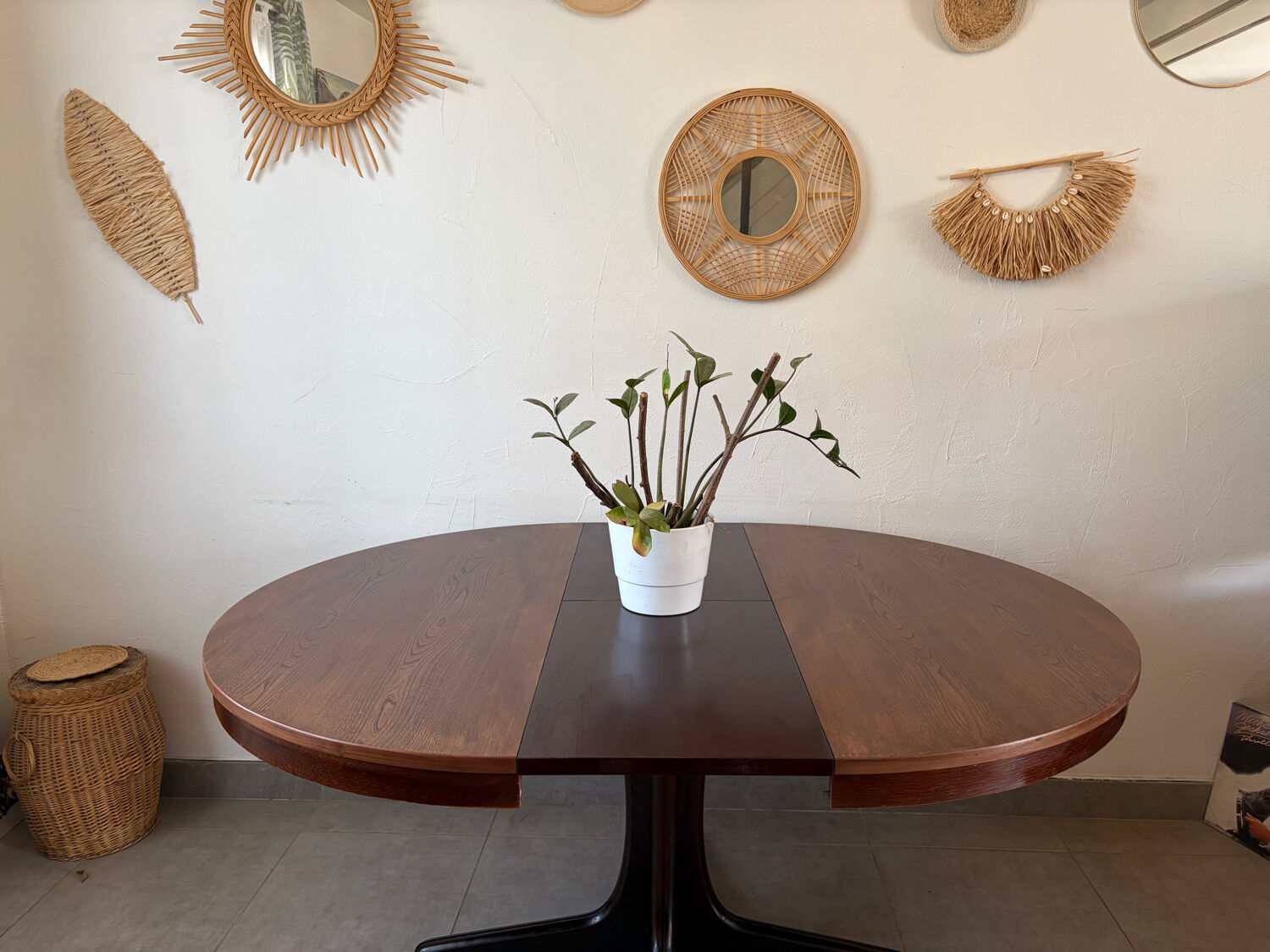 Vintage extendable Baumann round table