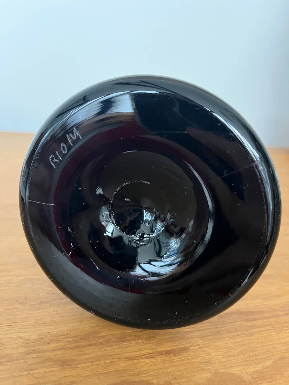 Artisanal vase in black glass with copper and blue inclusions.