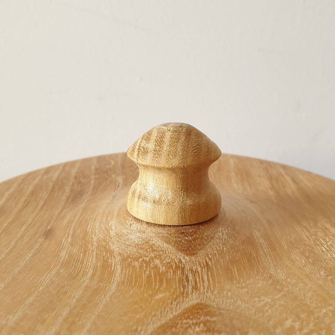 Round wooden box