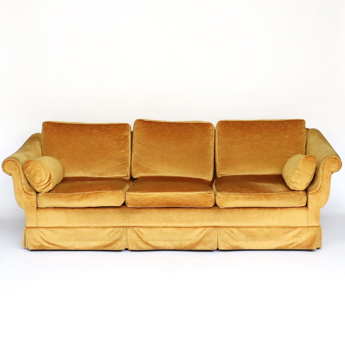 Three-seater velvet sofa