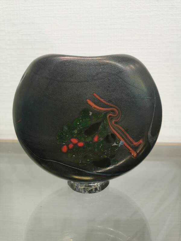 Blown glass vase signed by Robert Pierini
