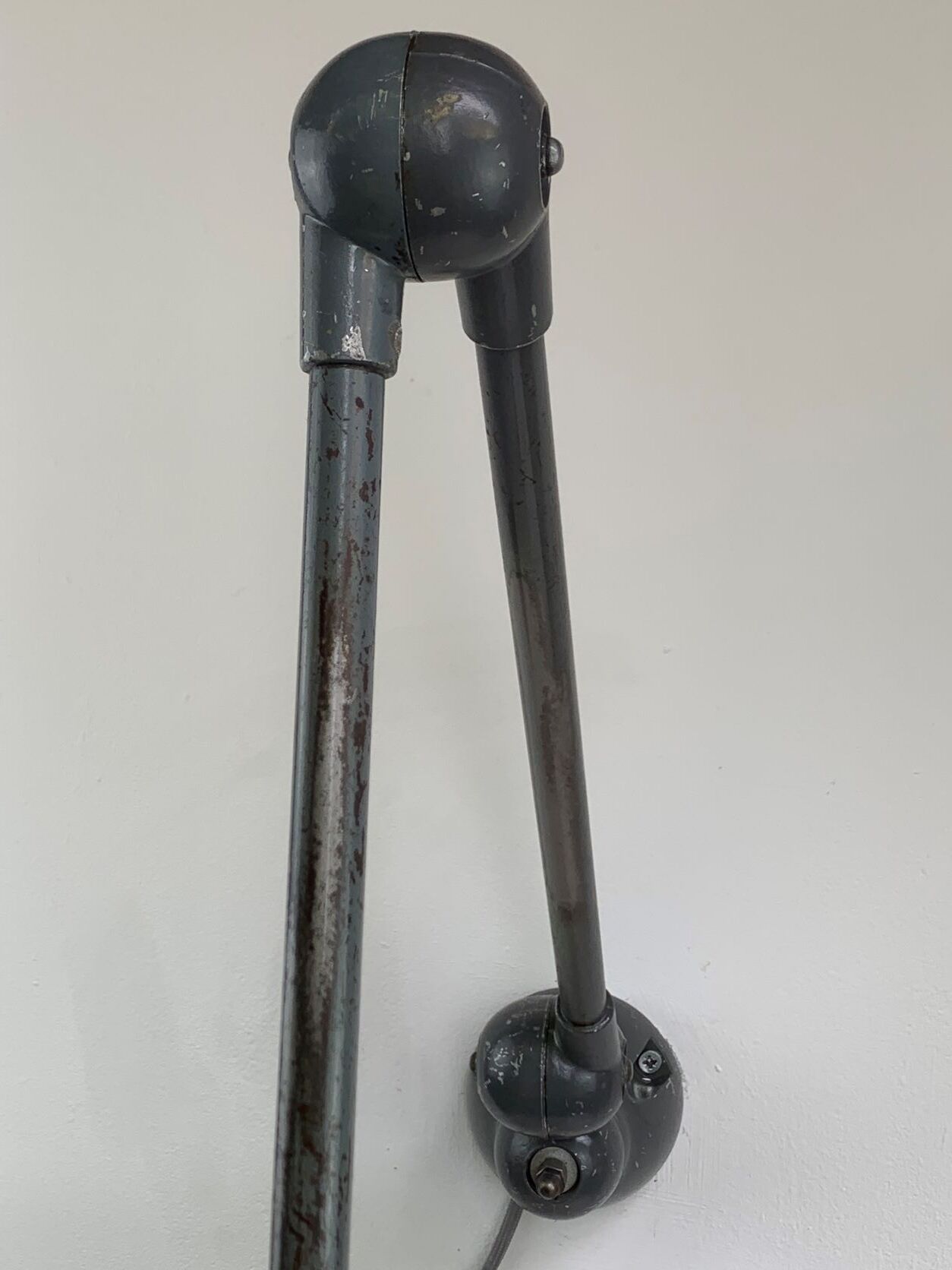 Jielde lamp from 1960 shades of gray, jielde plate