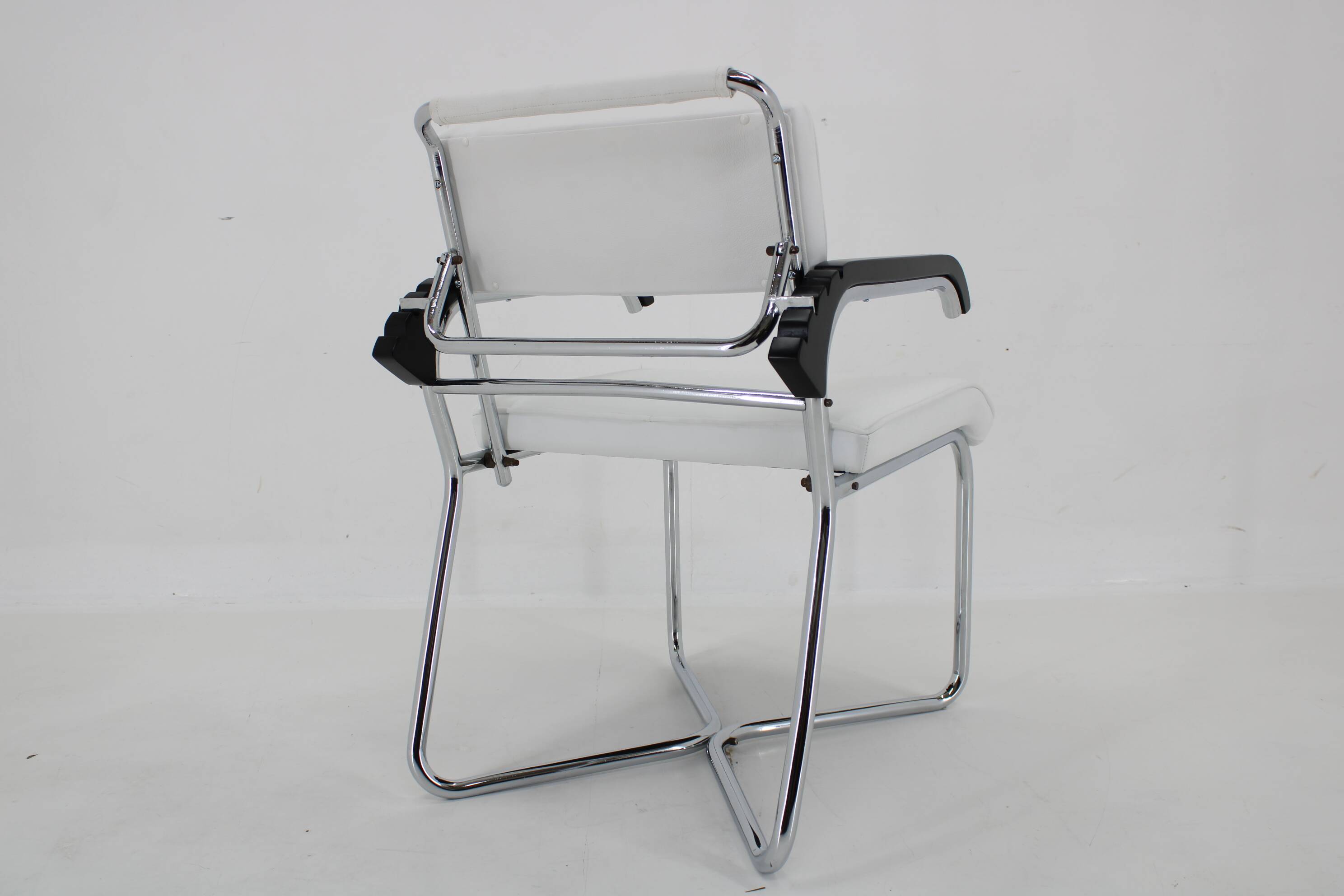 1940s Rare Restored Bauhaus Chrome Plated Adjustable Armchair in White Leather, Czechoslovakia