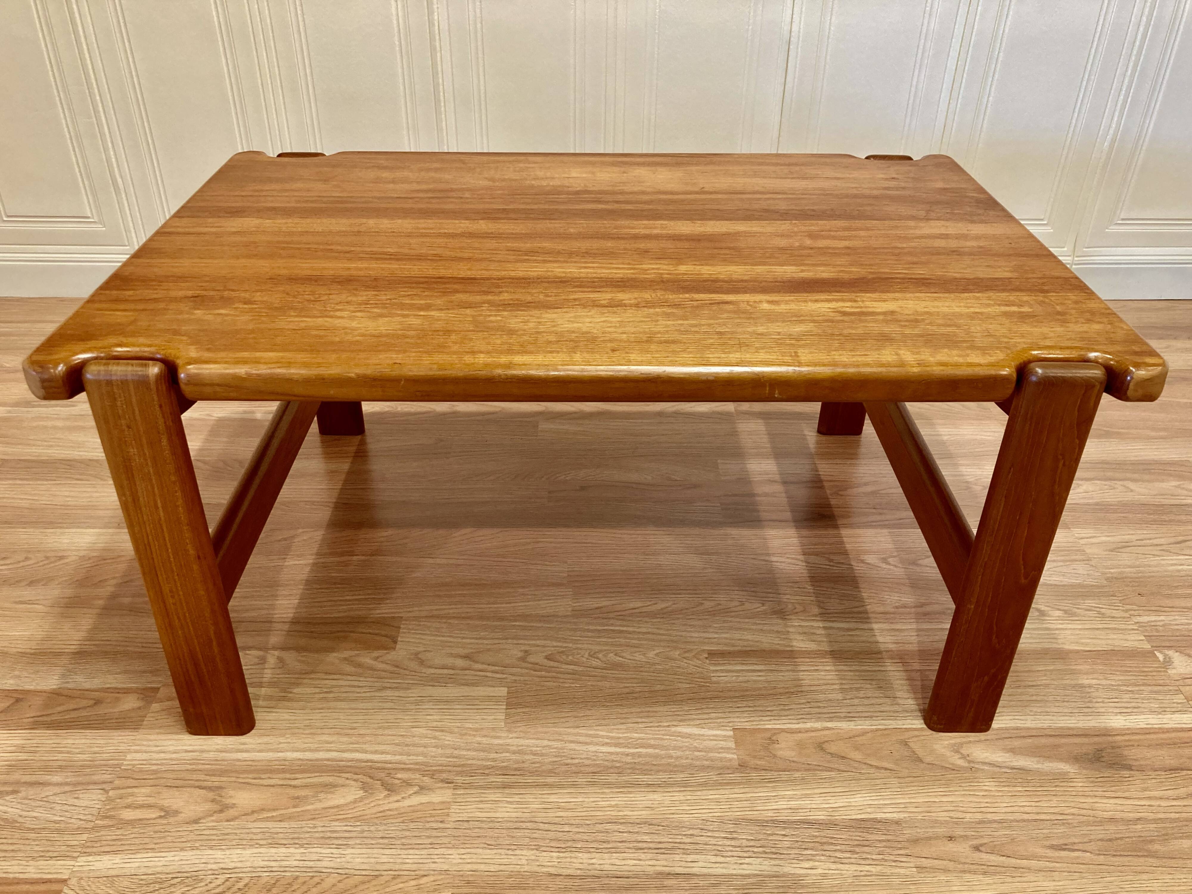 SCANDINAVIAN COFFEE TABLE "1960".
