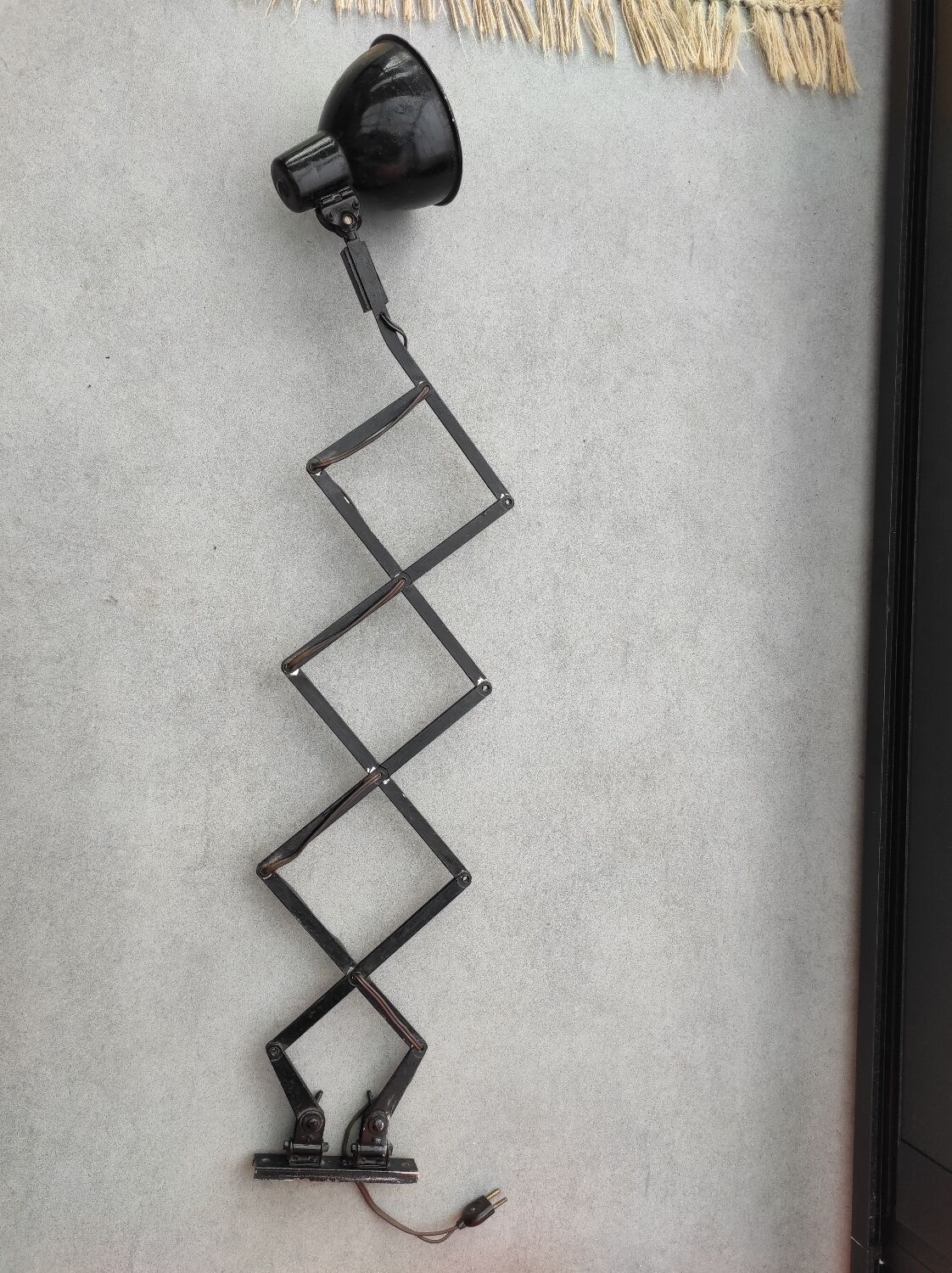 Accordion workshop lamp