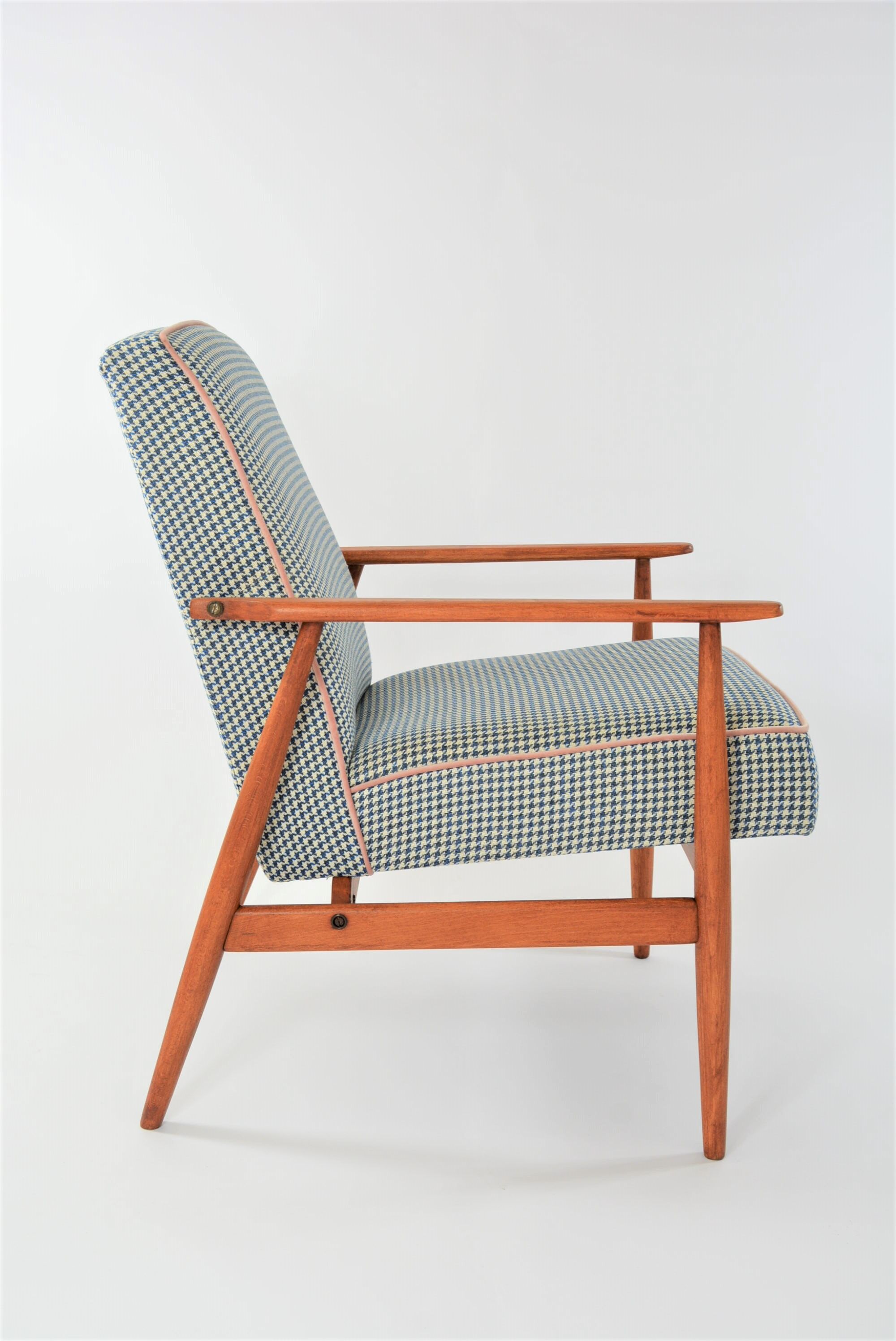 Fox chair blue hen's feet