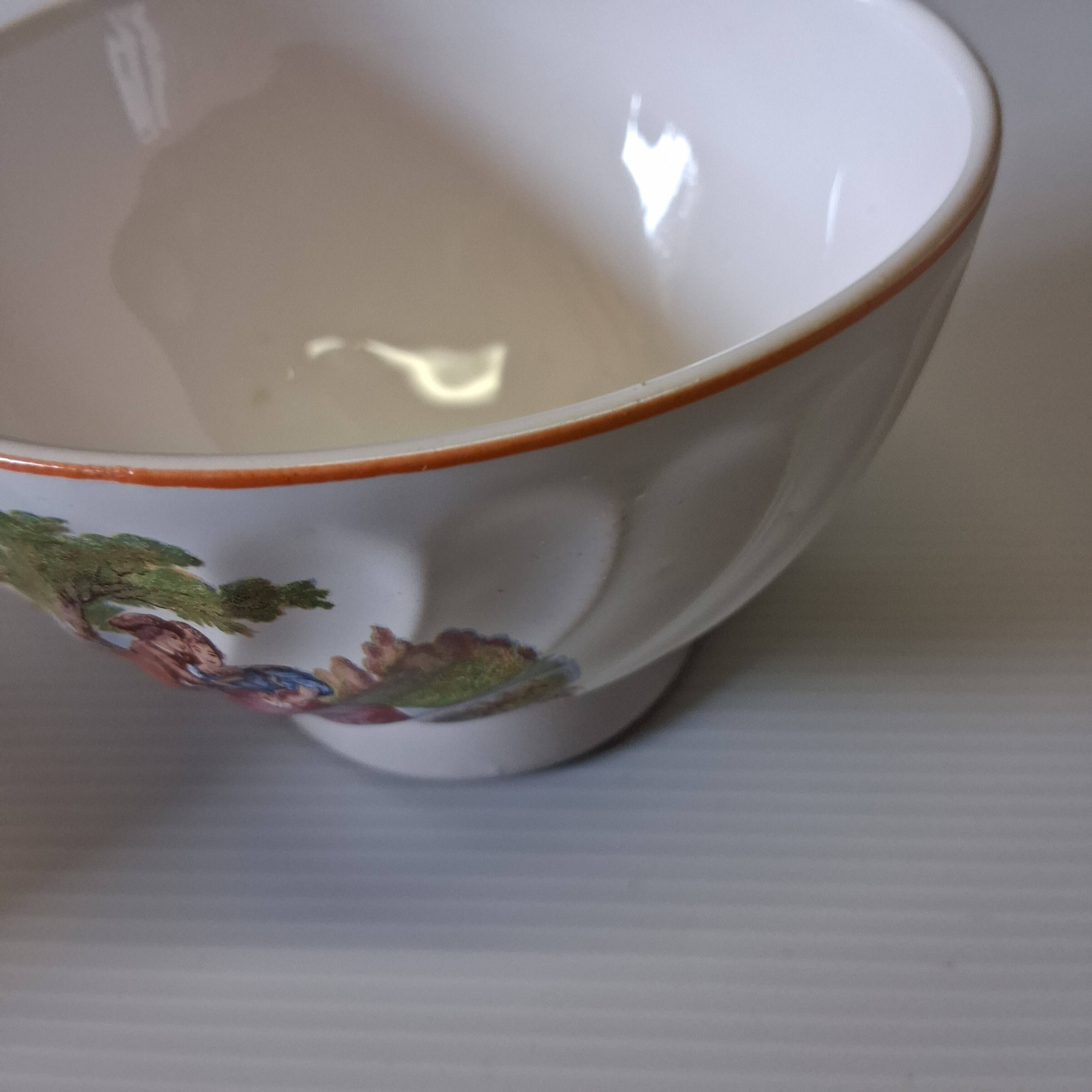 Set of 3 faceted earthenware bowls with decoration in good condition.