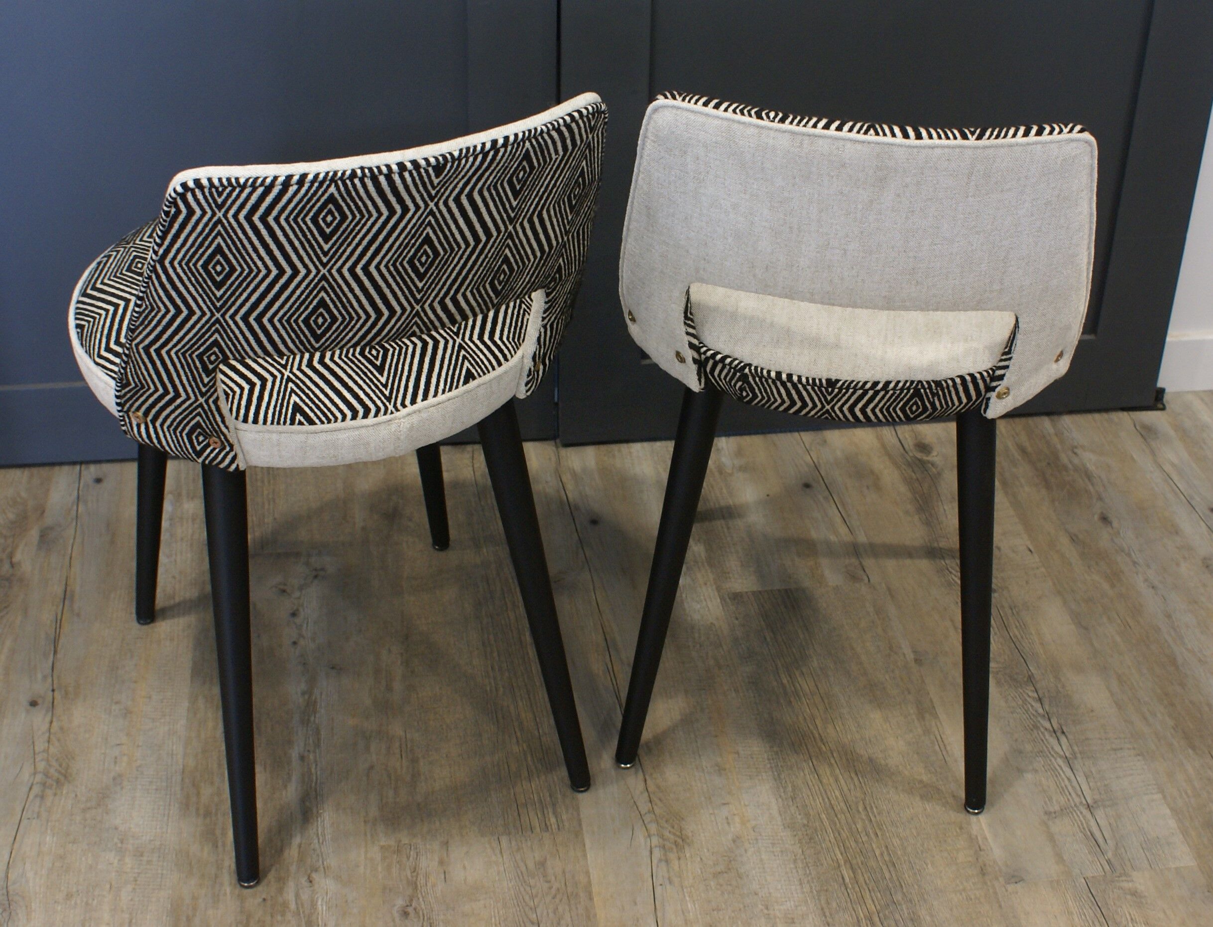 Chaises pieds compas