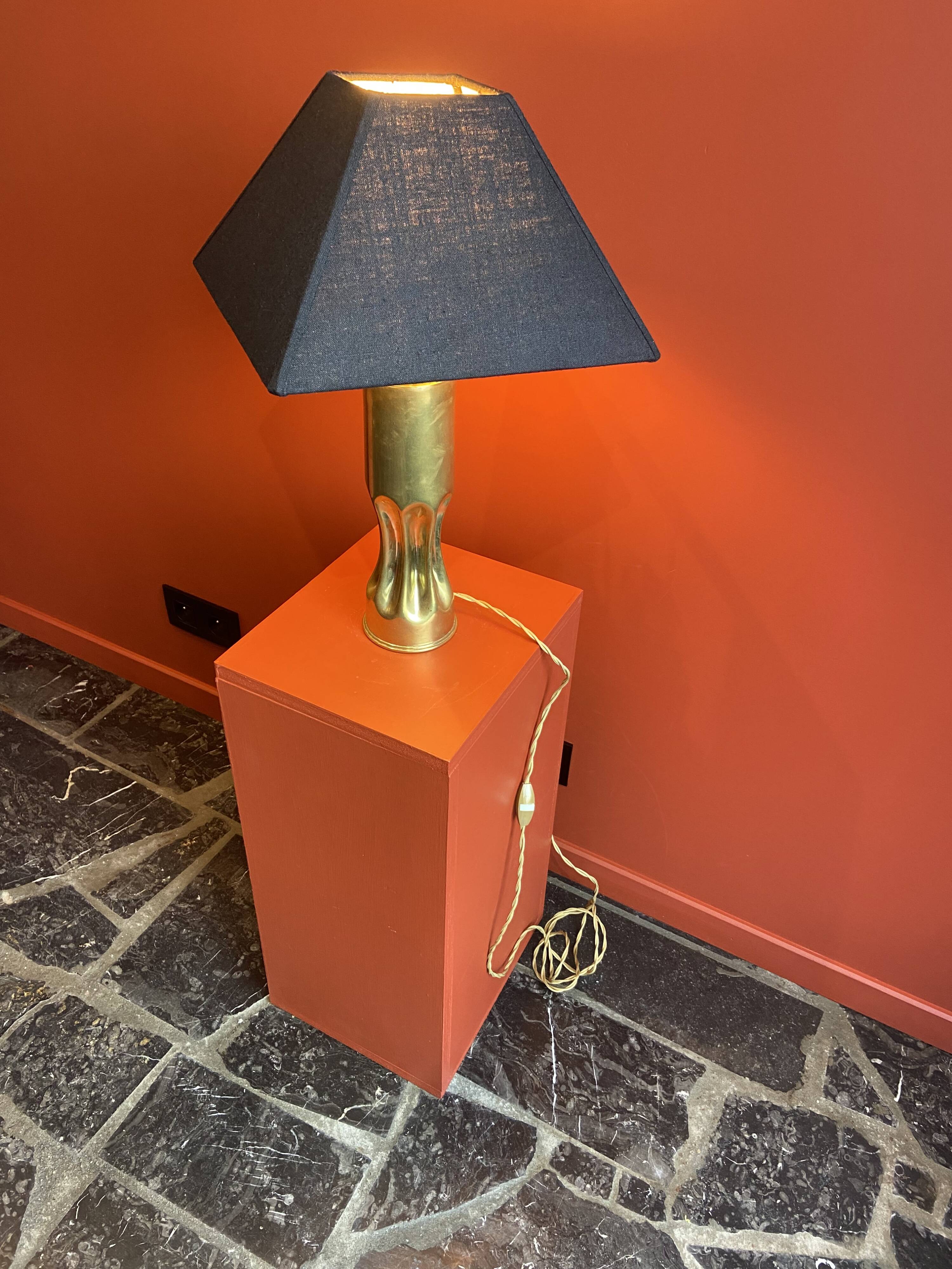 Brass shell socket lamp from the 1st WW, black pyramidal lampshade in Carlucci linen.