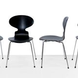 Arne Jacobsen table model 3600 with 4 Ant chairs by Fritz Hansen