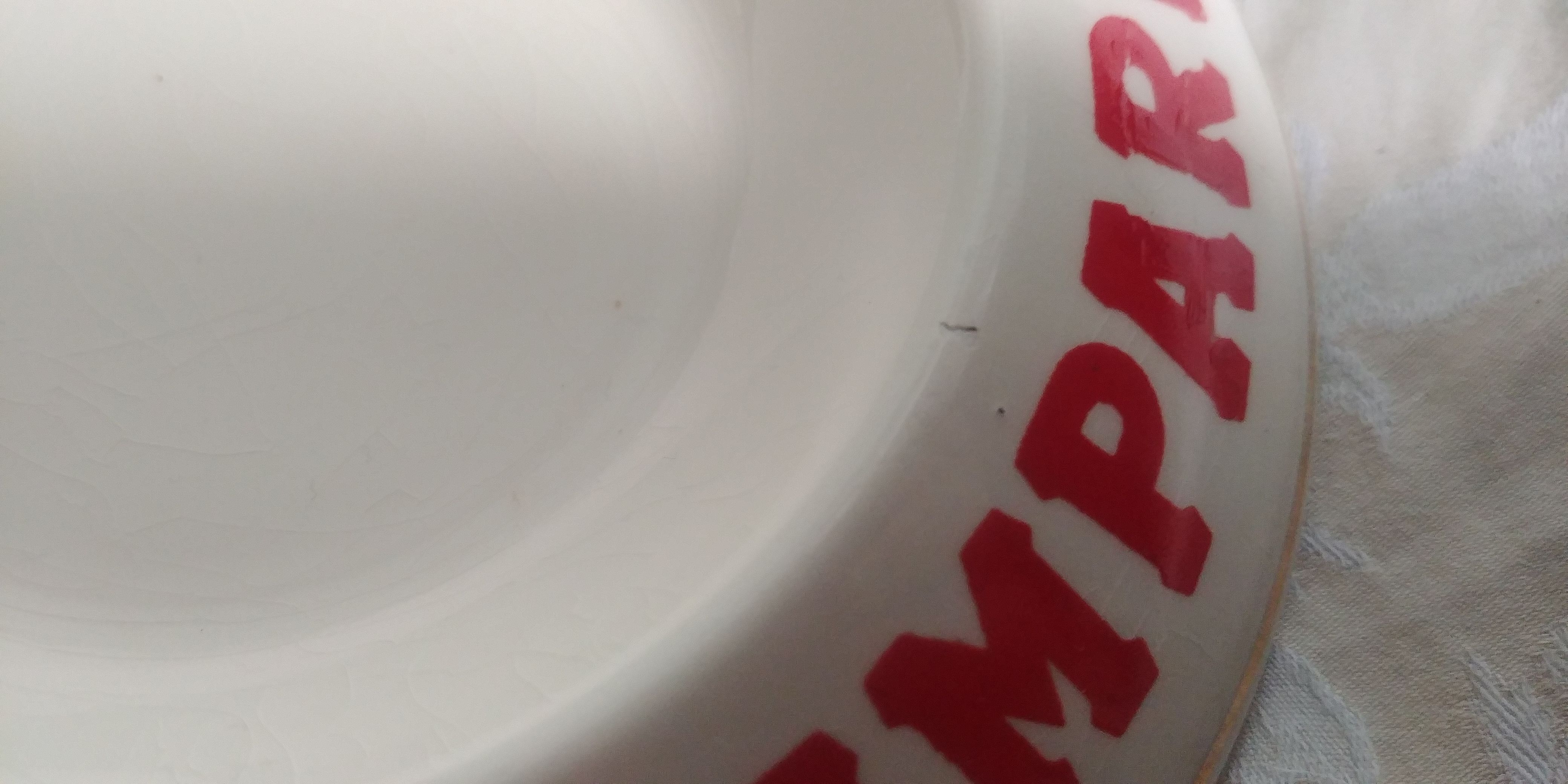 Campari ashtray in Porcelain Orchies Moulion des Loups cream/red