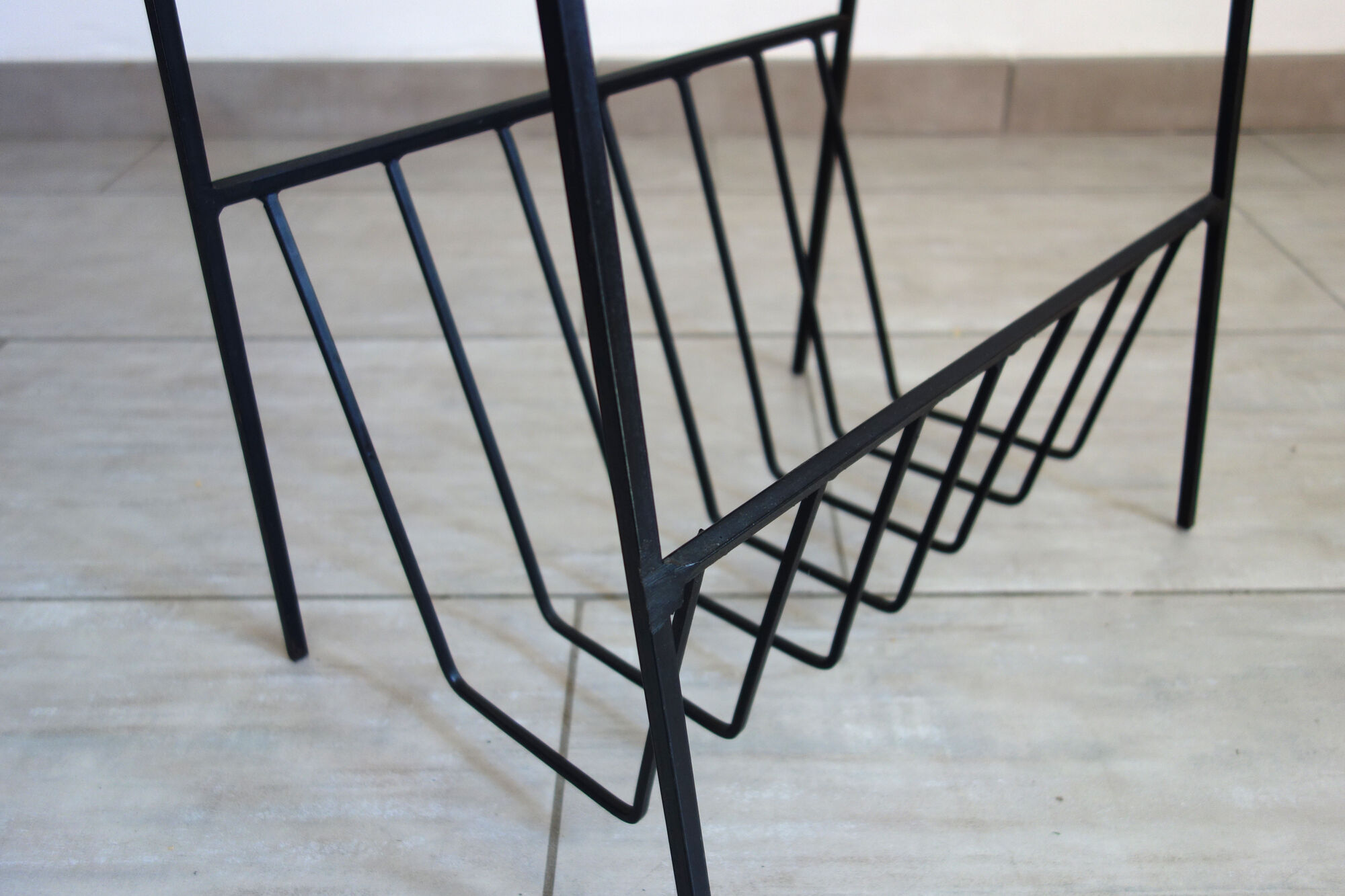 Porte revues en métal et bois vintage