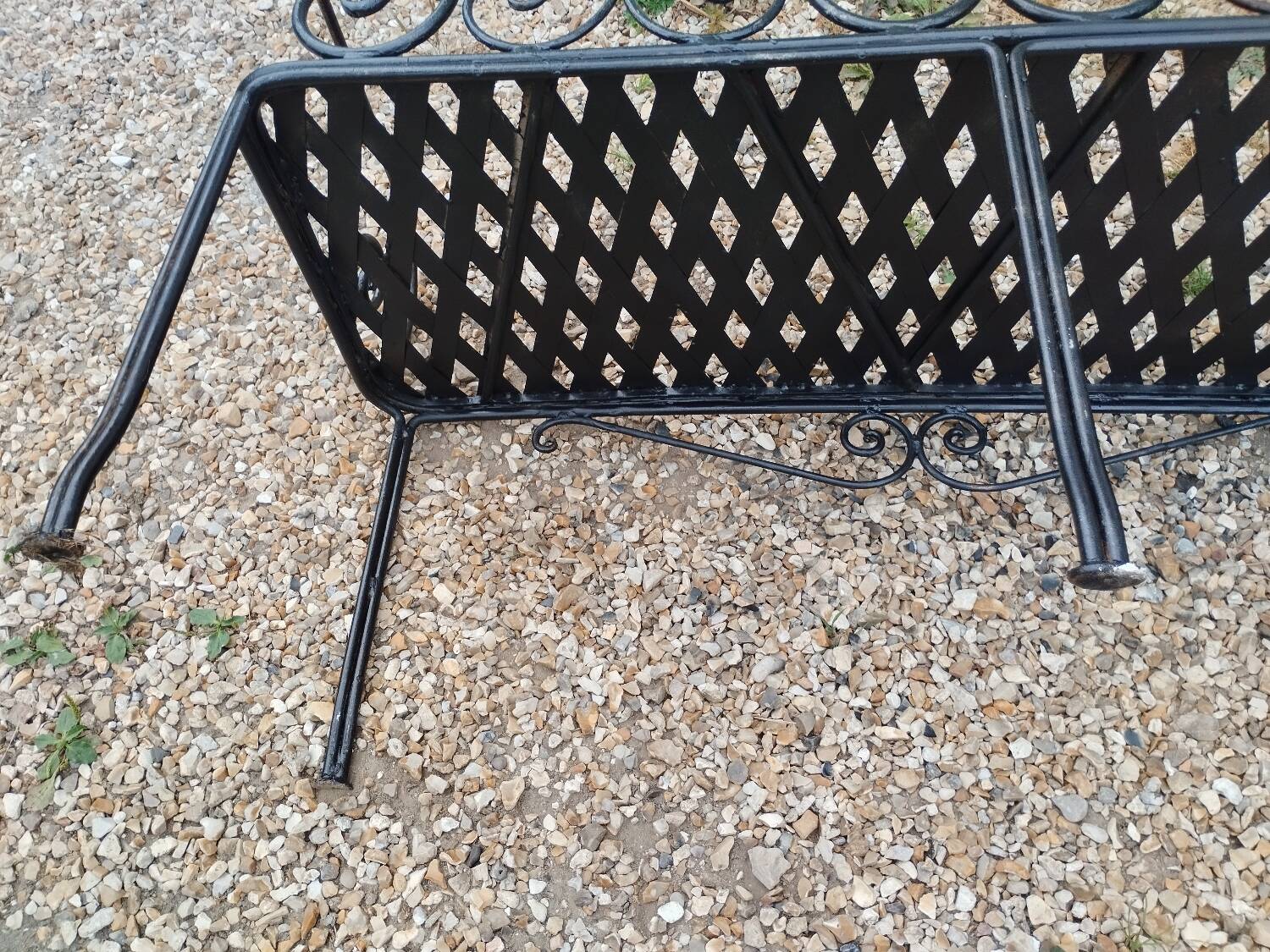 Beau banc de jardin en fer ancien