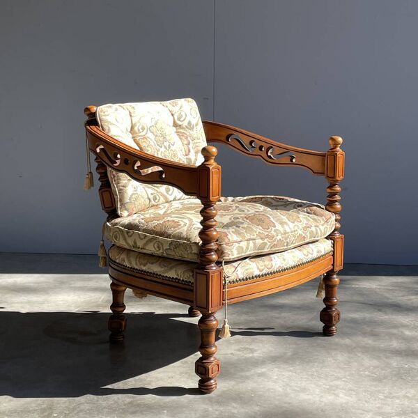 Giorgetti / fauteuil classique de style art déco / Italie années 1975