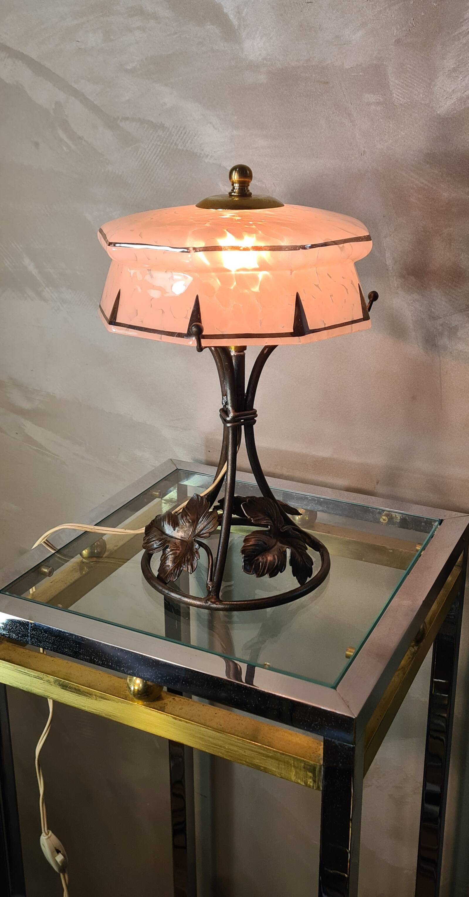 Wrought iron lamp brandt style, muller art deco with pink clichy glass lampshade and gilding 27x21