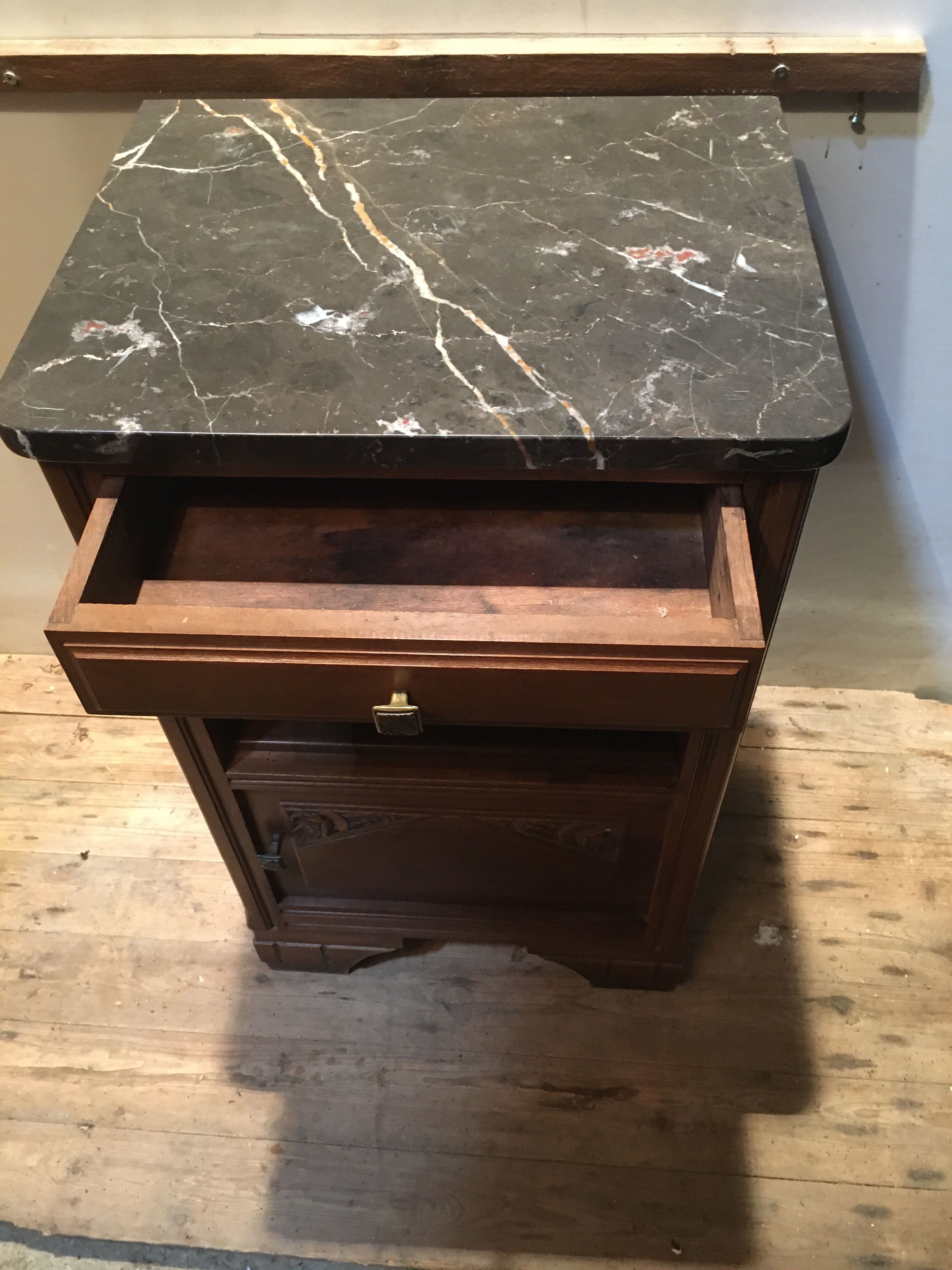 Chevet en chêne massif et marbre noir