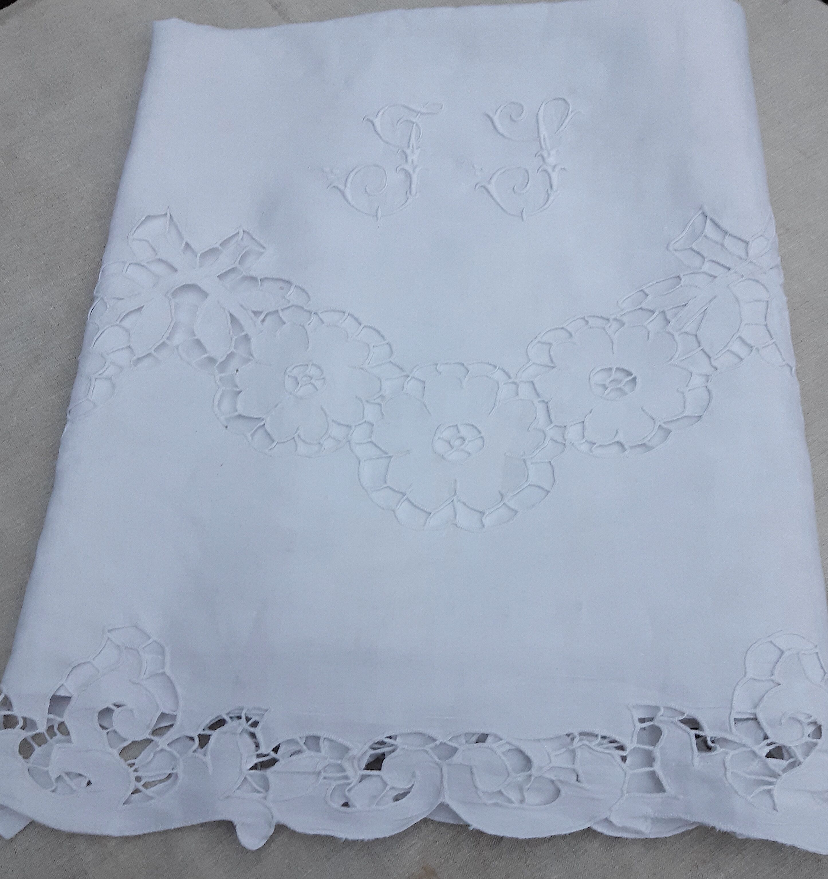 Drap de fil 2 personnes, monogrammé j.s, en broderie richelieu