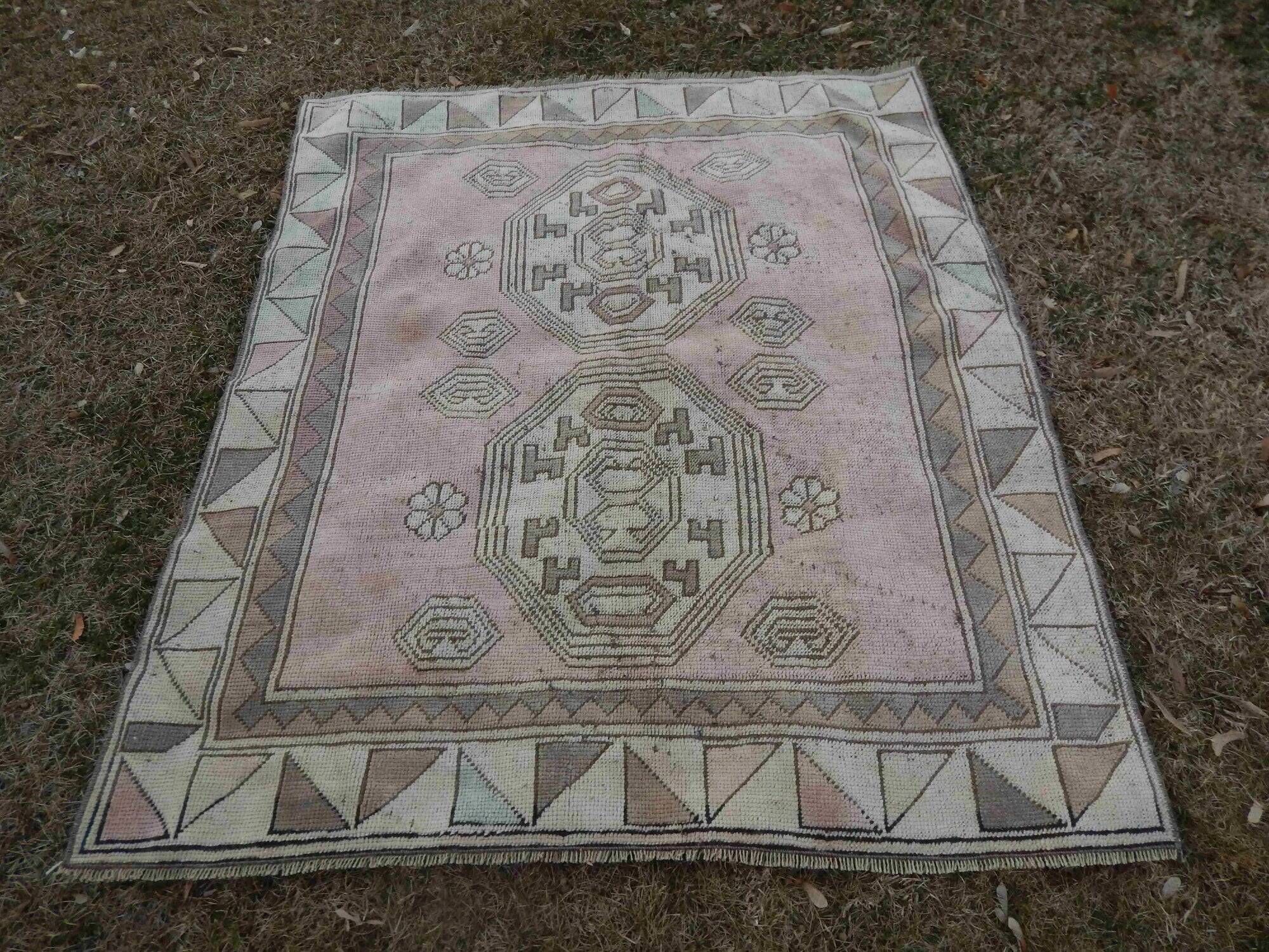 Vintage Turkish Oushak rug 121x140 cm
