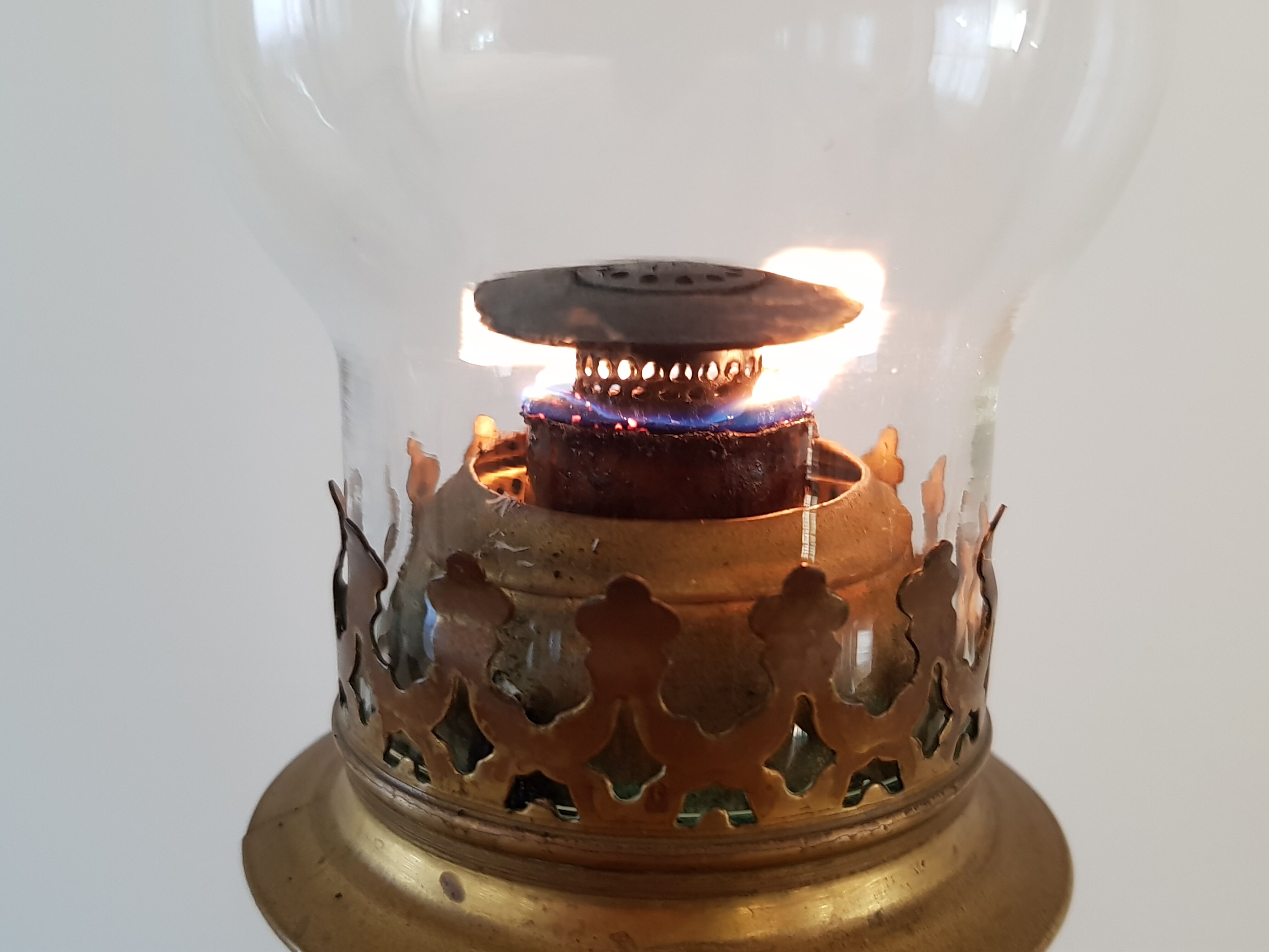 Oil or kerosene lamp