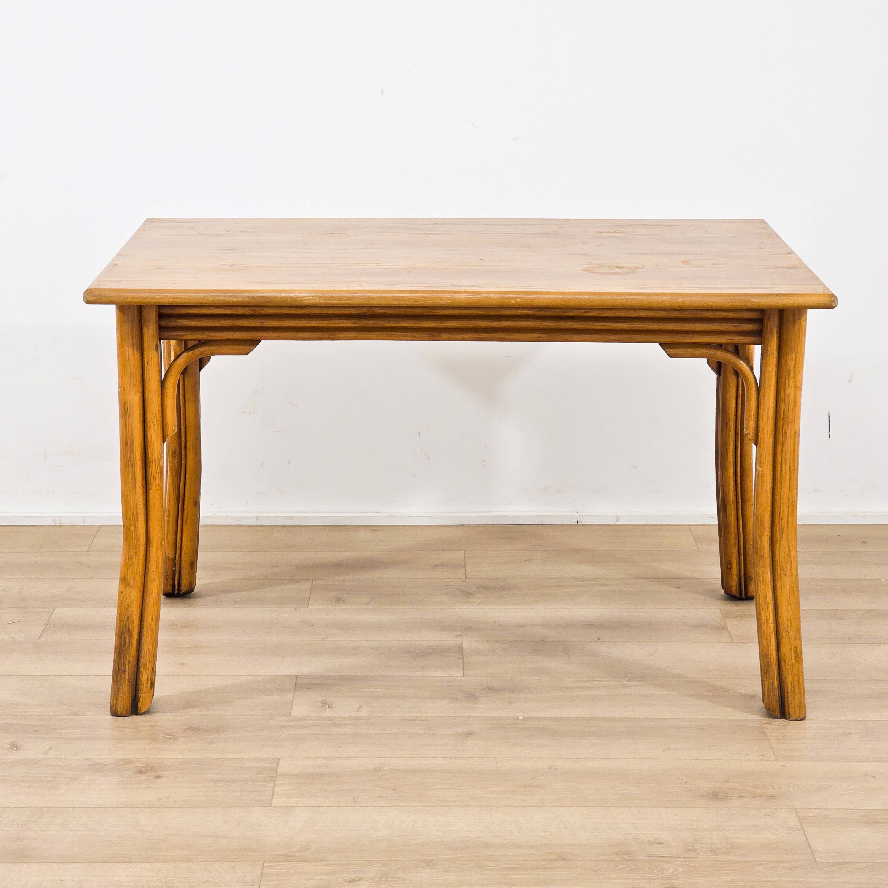 Superbe table à manger en bois massif des années 1950