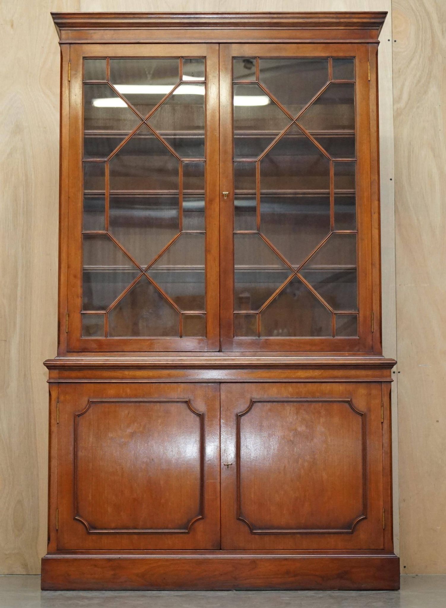 Bibliothèque Astrale Vitrée REH Kennedy