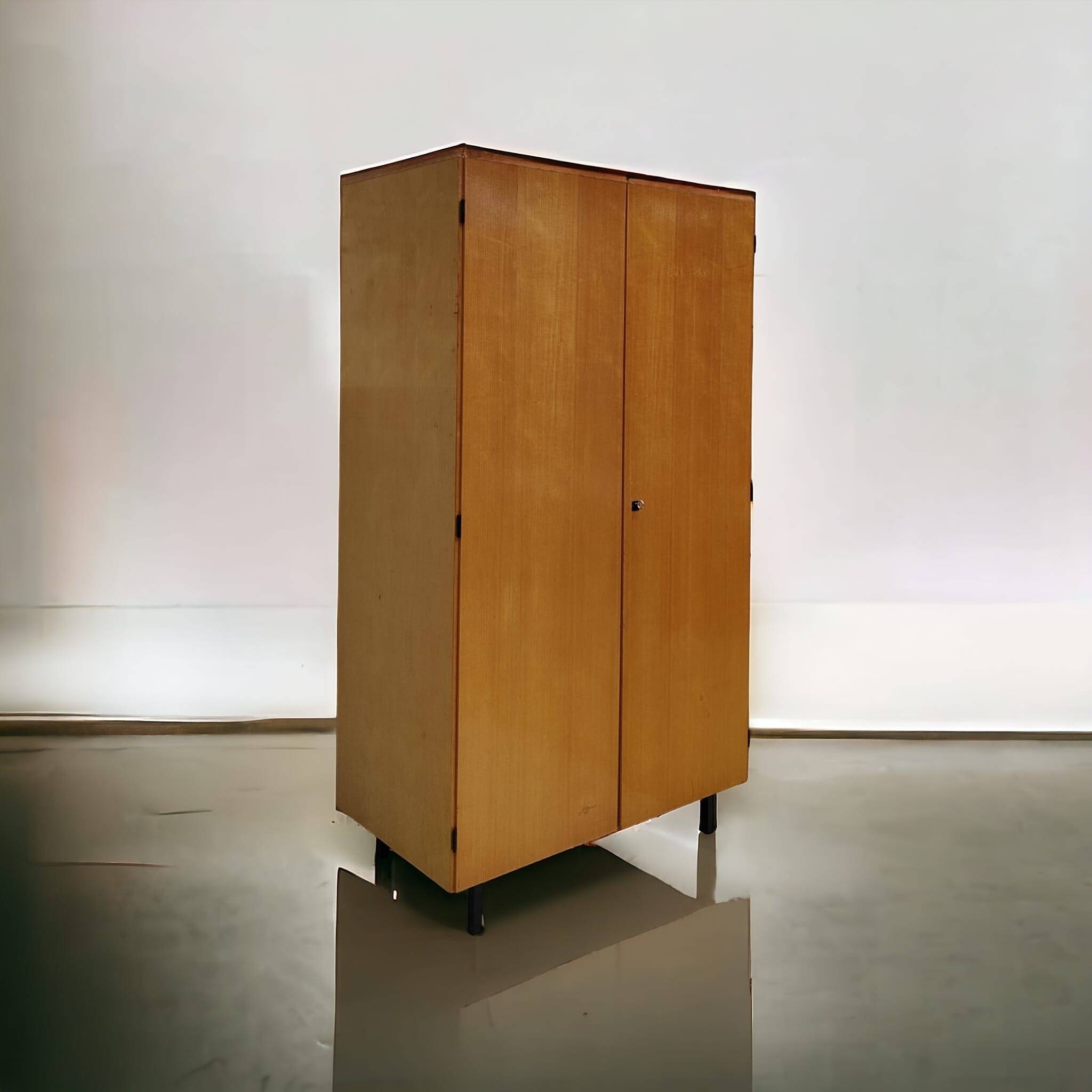 Armoire du milieu du siècle